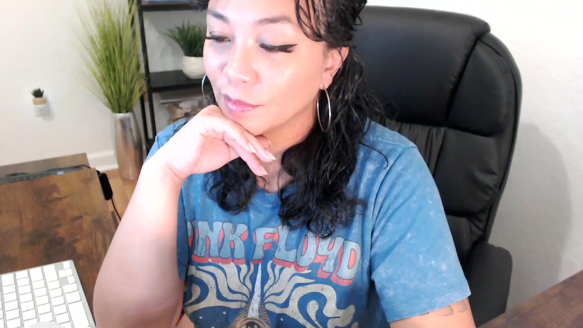 Gallery image thumbnail from MickaylaMinx's myfreecams stream on, 12/09/2024, 18:41 image 12 of 20