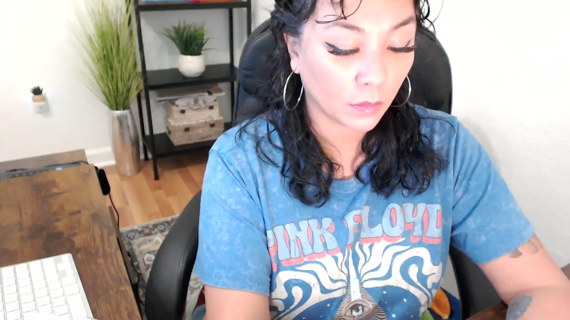 Gallery image thumbnail from MickaylaMinx's myfreecams stream on, 12/09/2024, 18:41 image 5 of 20