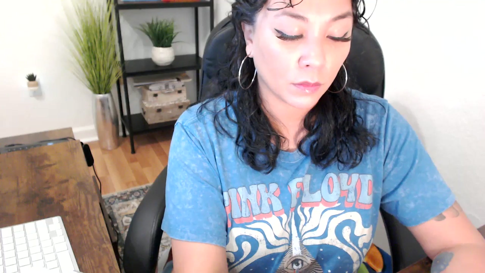 Gallery image thumbnail from MickaylaMinx's myfreecams stream on, 12/09/2024, 18:41 image 7 of 20