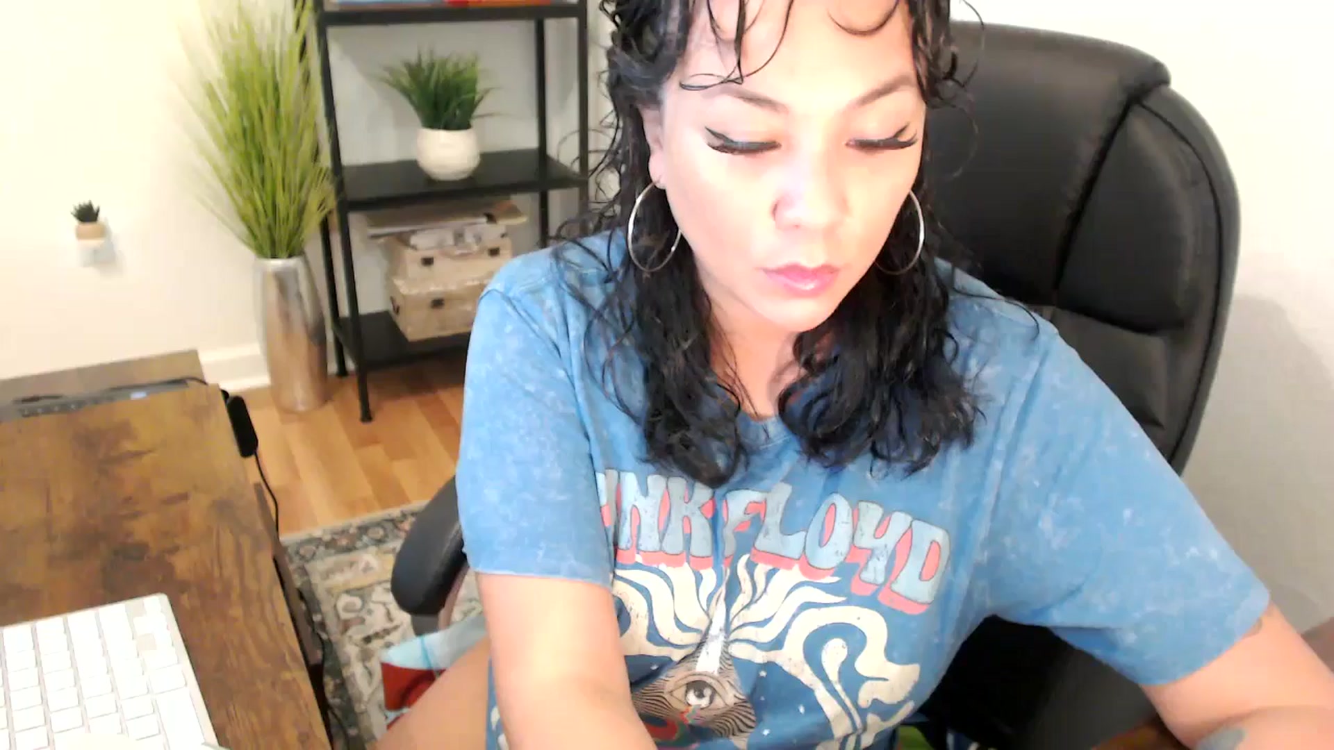 Gallery image thumbnail from MickaylaMinx's myfreecams stream on, 12/09/2024, 18:41 image 17 of 20