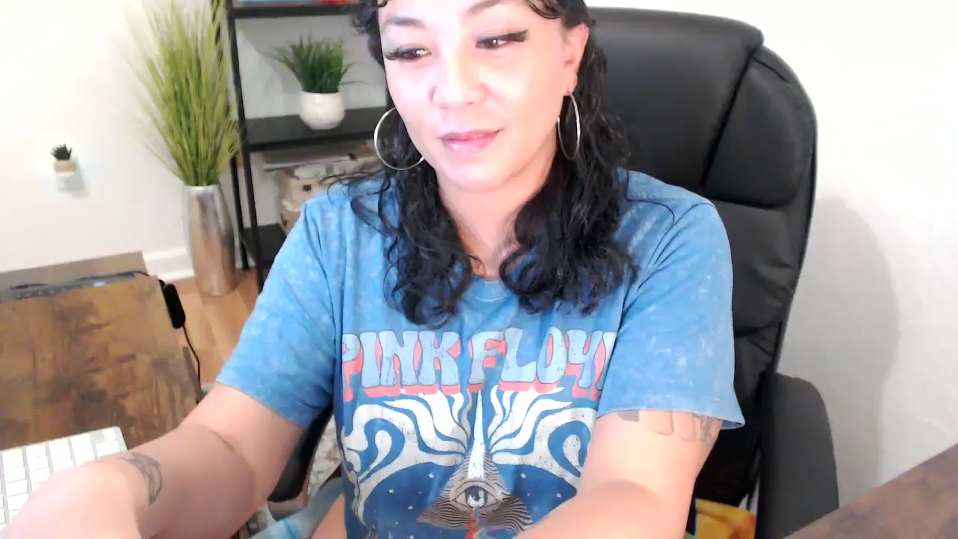 Gallery image thumbnail from MickaylaMinx's myfreecams stream on, 12/09/2024, 18:41 image 8 of 20