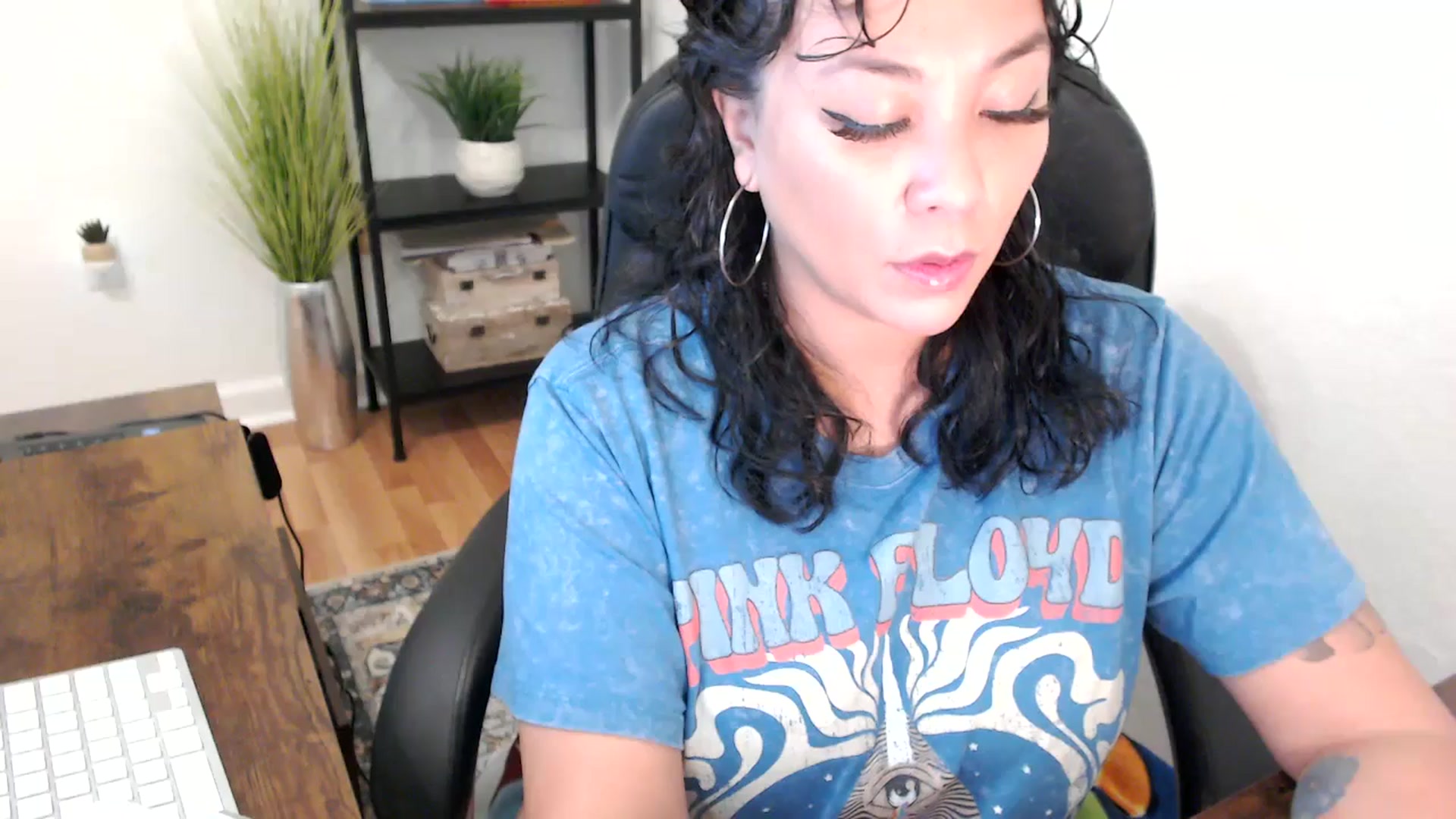 Gallery image thumbnail from MickaylaMinx's myfreecams stream on, 12/09/2024, 18:41 image 6 of 20