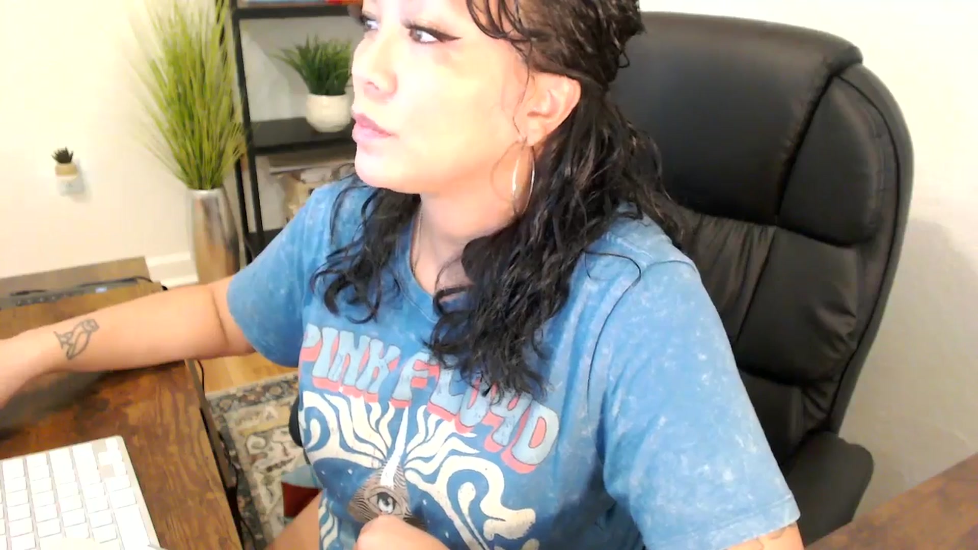 Gallery image thumbnail from MickaylaMinx's myfreecams stream on, 12/09/2024, 18:41 image 14 of 20