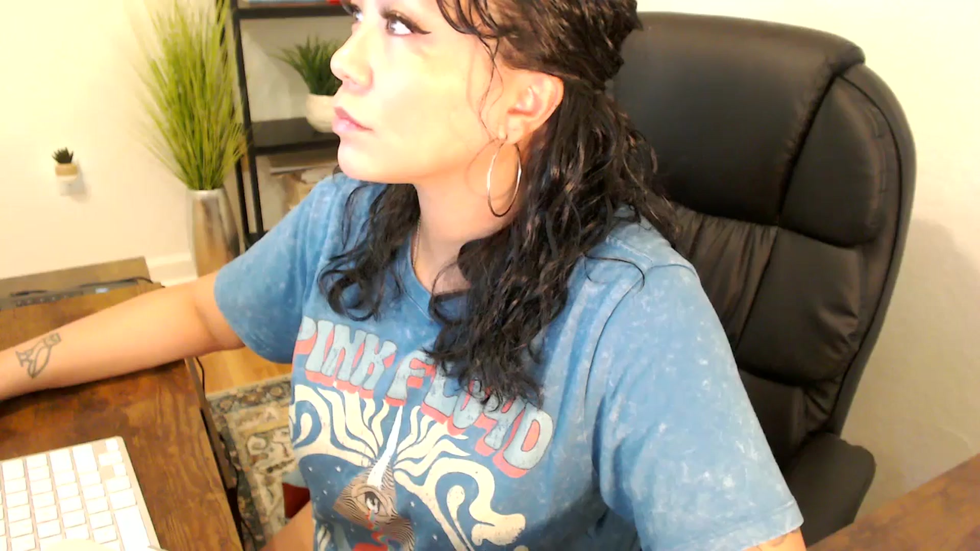 Gallery image thumbnail from MickaylaMinx's myfreecams stream on, 12/09/2024, 18:41 image 16 of 20