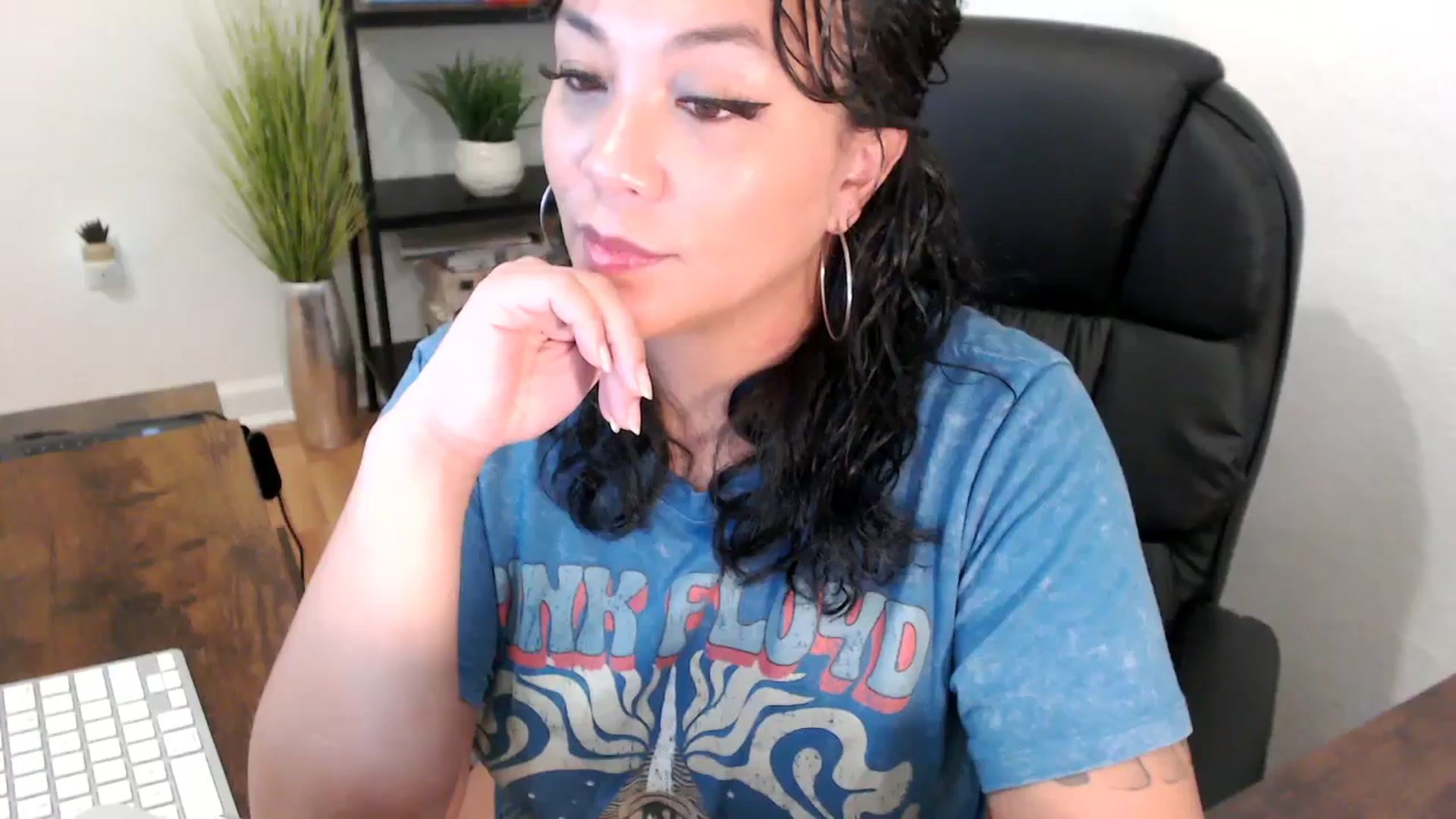 Gallery image thumbnail from MickaylaMinx's myfreecams stream on, 12/09/2024, 18:41 image 13 of 20