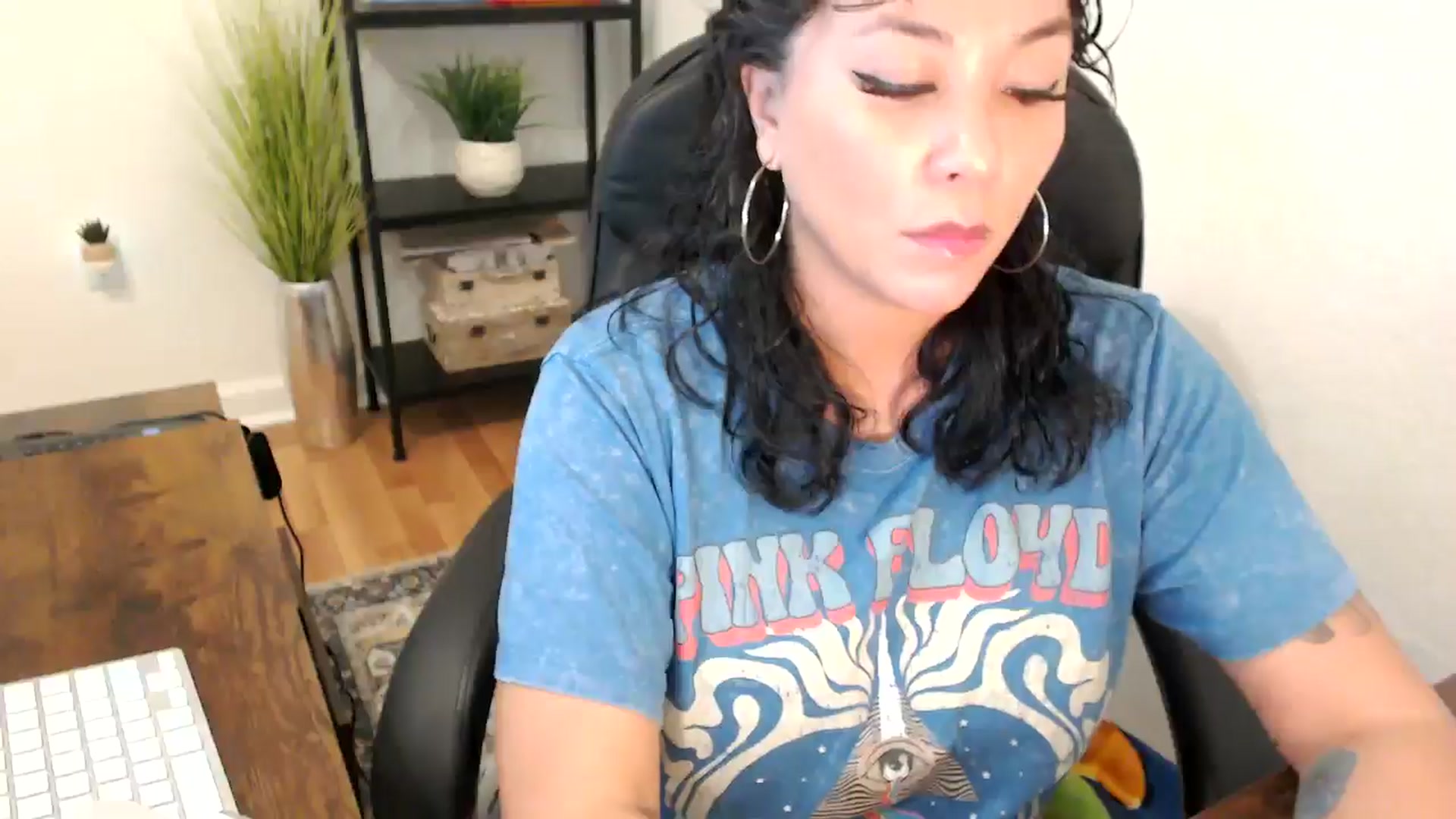 Gallery image thumbnail from MickaylaMinx's myfreecams stream on, 12/09/2024, 18:41 image 3 of 20