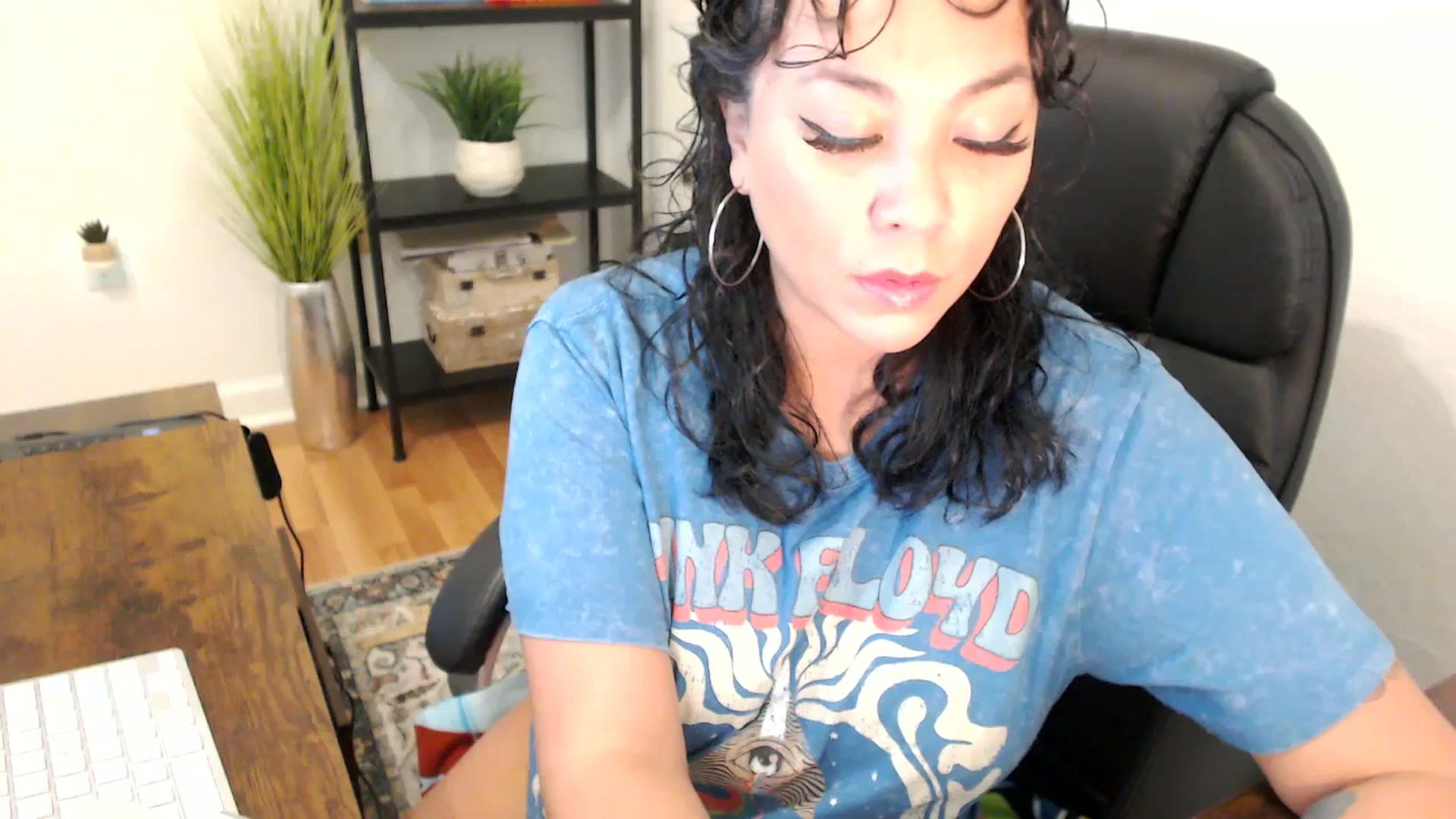 Gallery image thumbnail from MickaylaMinx's myfreecams stream on, 12/09/2024, 18:41 image 19 of 20