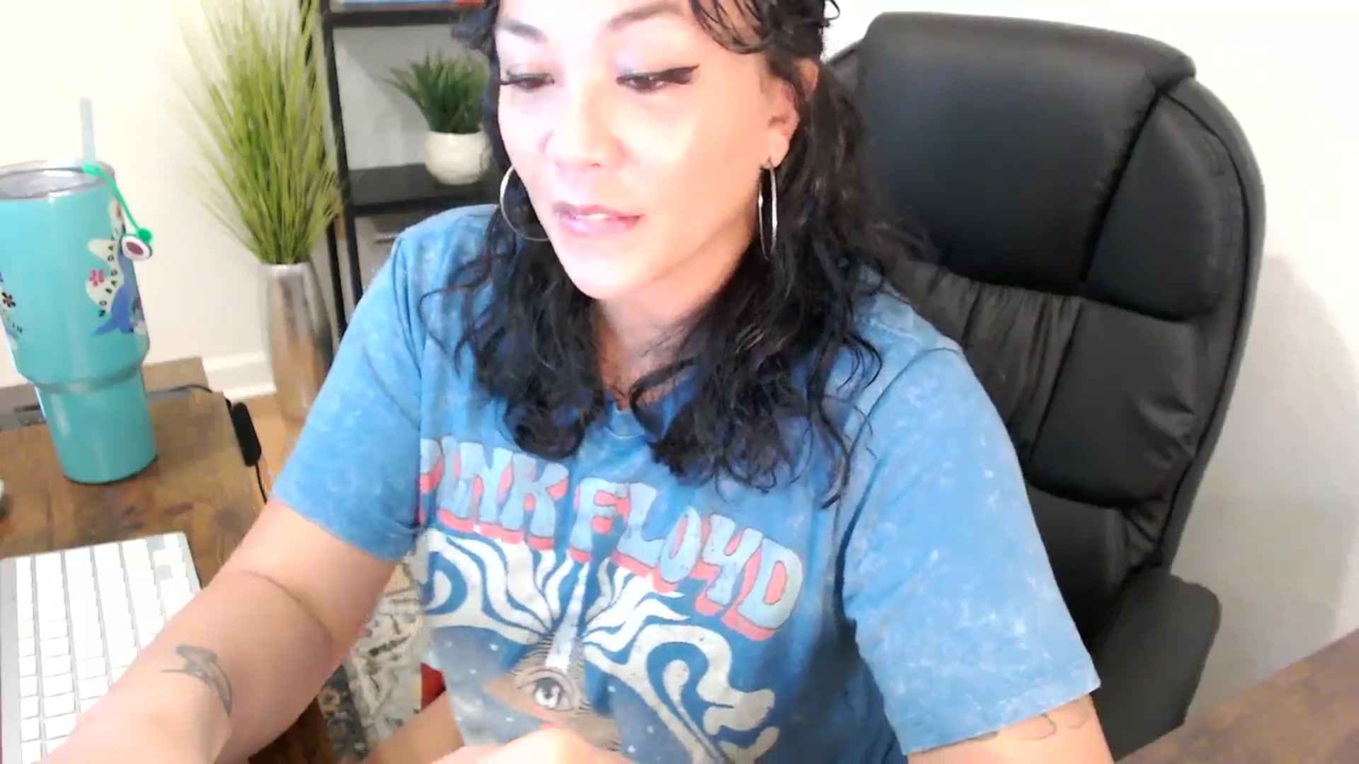 Gallery image thumbnail from MickaylaMinx's myfreecams stream on, 12/09/2024, 19:22 image 9 of 20