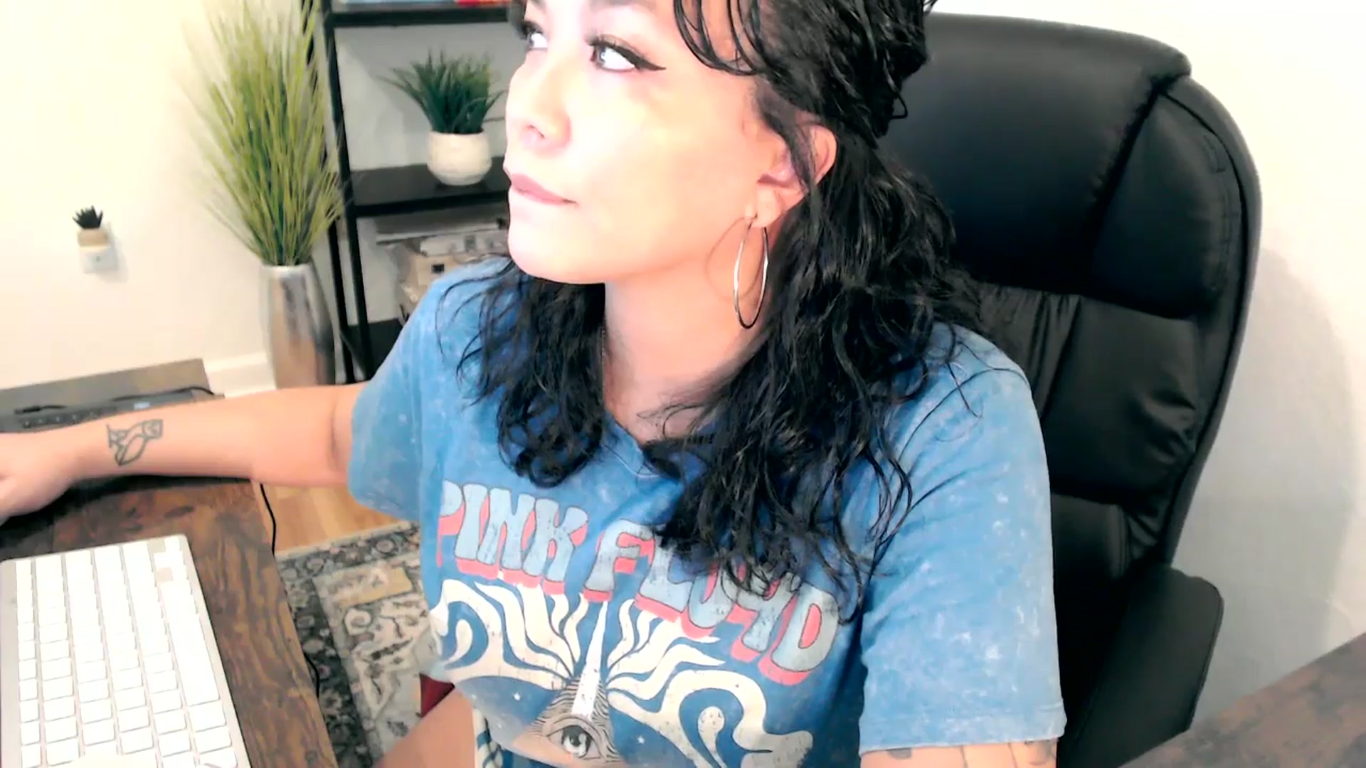 Gallery image thumbnail from MickaylaMinx's myfreecams stream on, 12/09/2024, 19:22 image 2 of 20