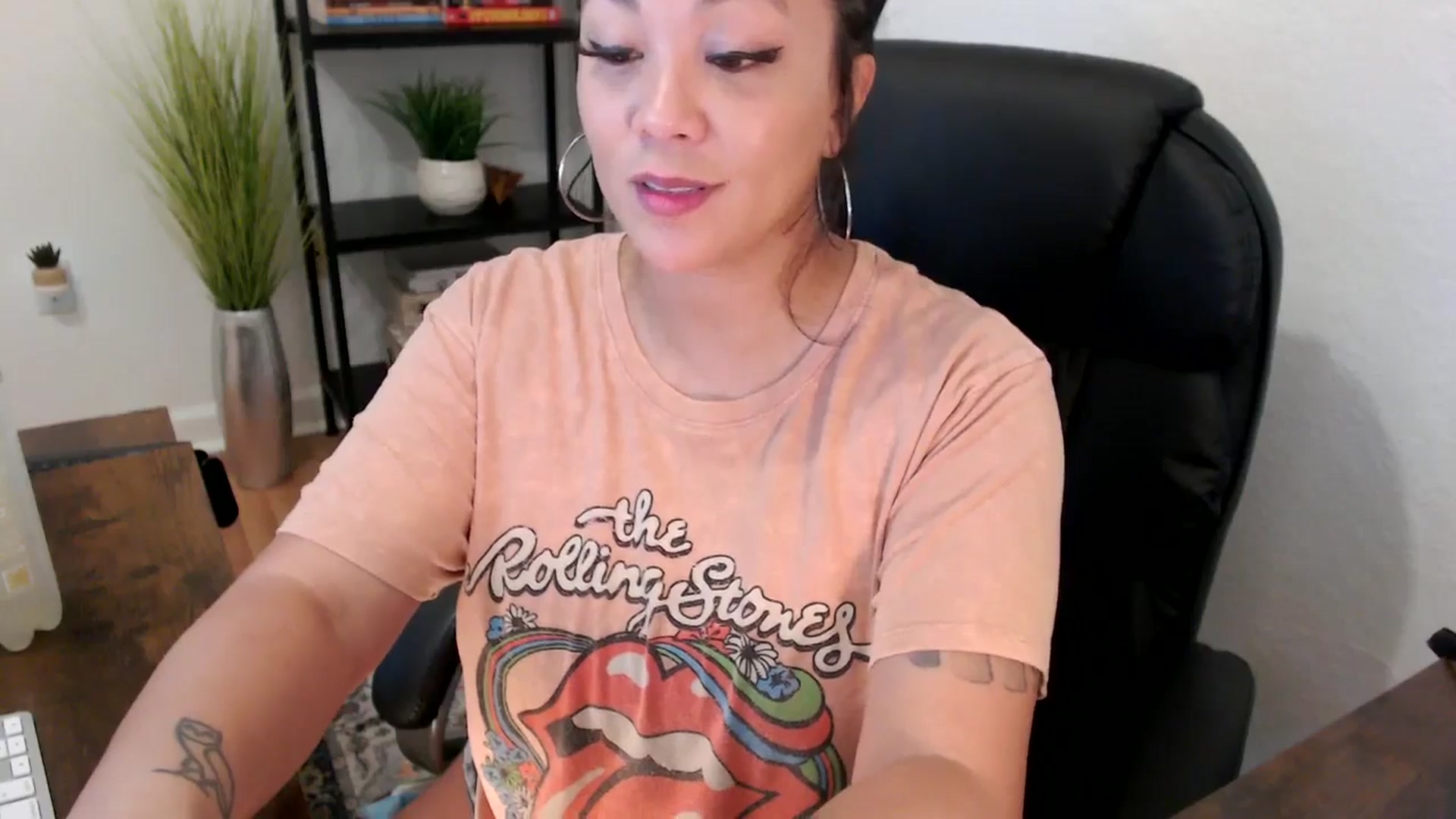 Gallery image thumbnail from MickaylaMinx's myfreecams stream on, 12/10/2024, 16:16 image 3 of 20