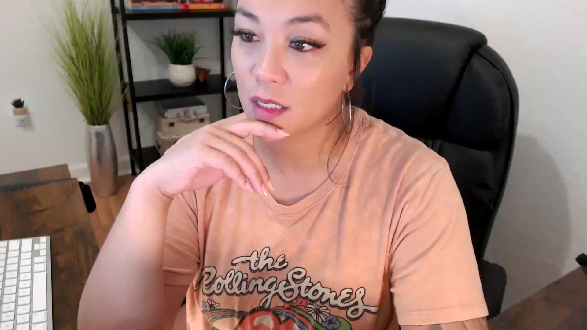 Gallery image thumbnail from MickaylaMinx's myfreecams stream on, 12/10/2024, 16:16 image 10 of 20