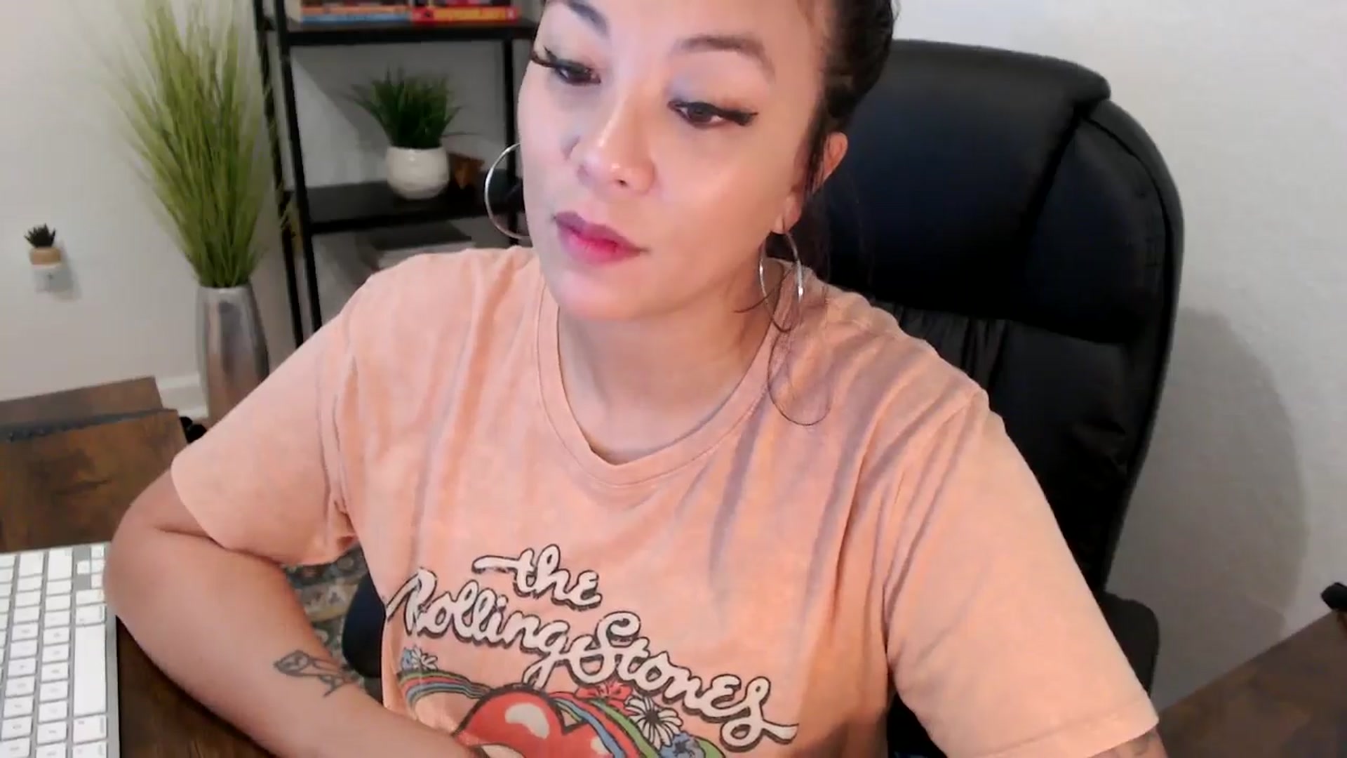 Gallery image thumbnail from MickaylaMinx's myfreecams stream on, 12/10/2024, 16:16 image 12 of 20