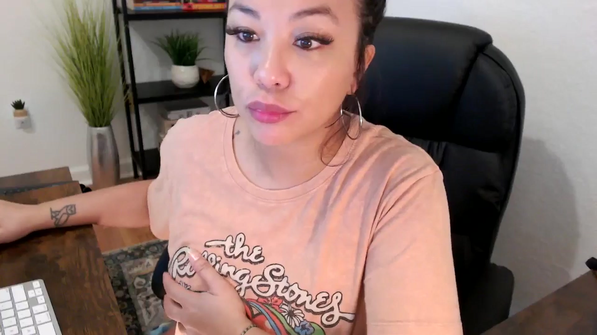 Gallery image thumbnail from MickaylaMinx's myfreecams stream on, 12/10/2024, 16:16 image 4 of 20