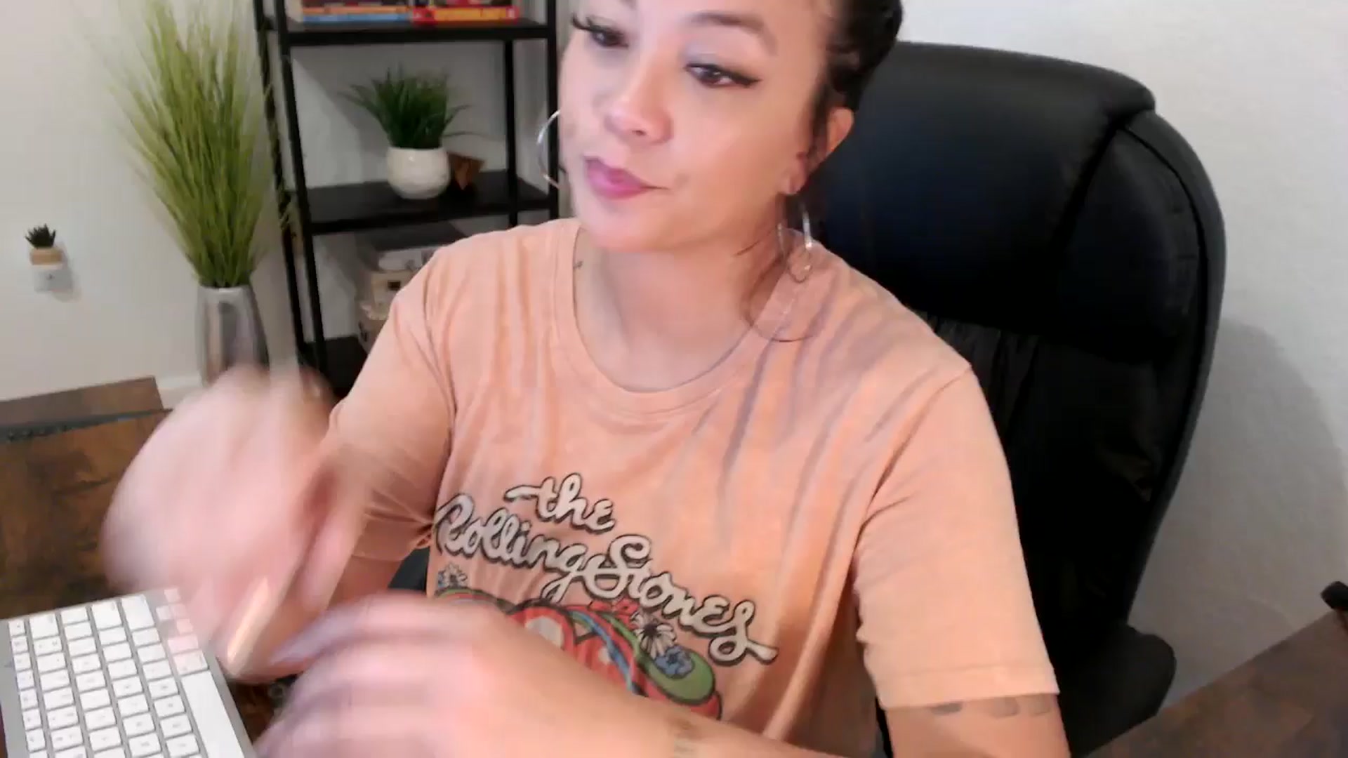 Gallery image thumbnail from MickaylaMinx's myfreecams stream on, 12/10/2024, 16:16 image 5 of 20