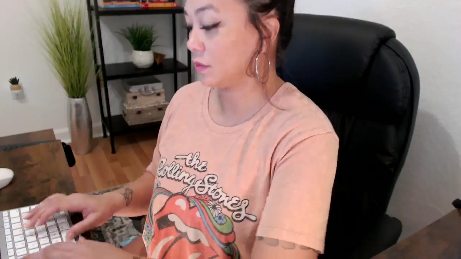 Gallery image thumbnail from MickaylaMinx's myfreecams stream on, 12/10/2024, 16:16 image 7 of 20