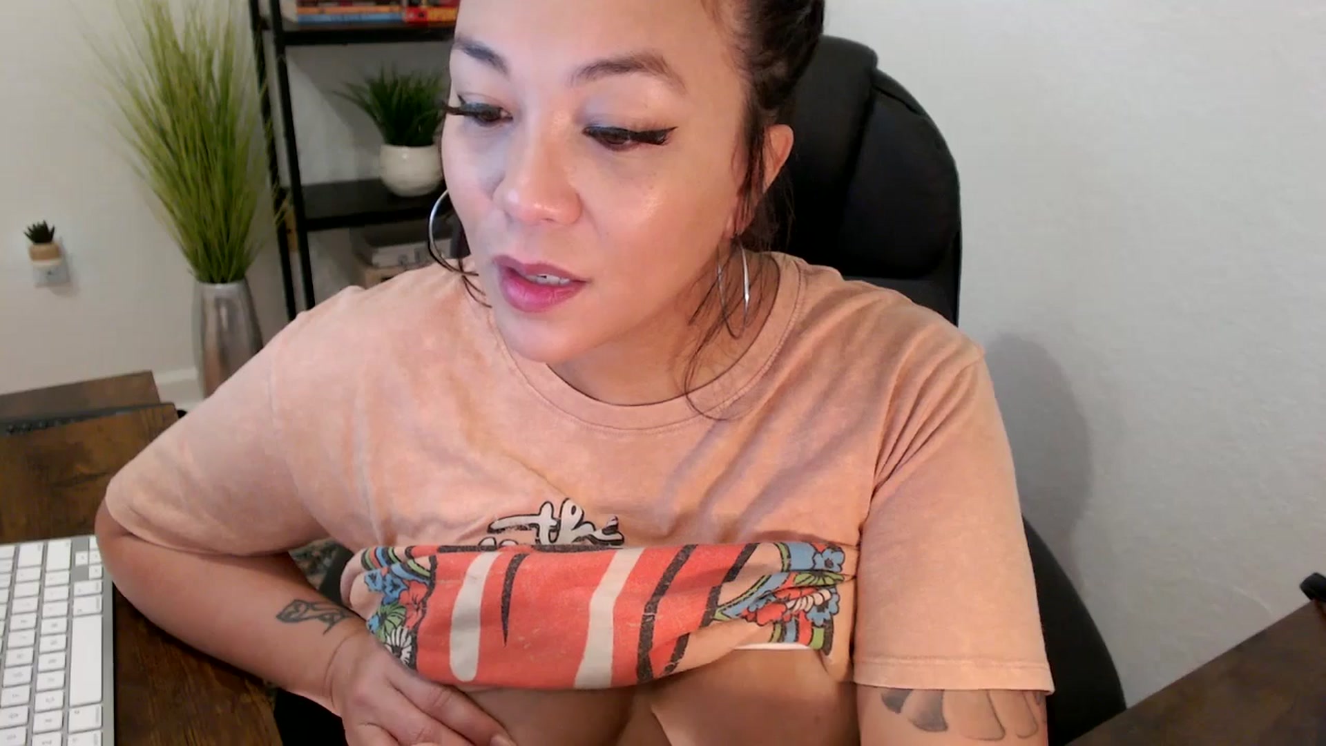 Gallery image thumbnail from MickaylaMinx's myfreecams stream on, 12/10/2024, 16:16 image 15 of 20