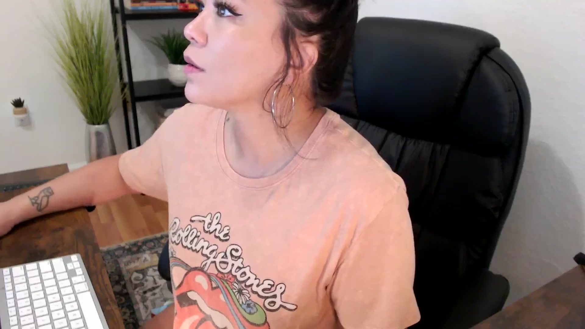Gallery image thumbnail from MickaylaMinx's myfreecams stream on, 12/10/2024, 16:16 image 8 of 20