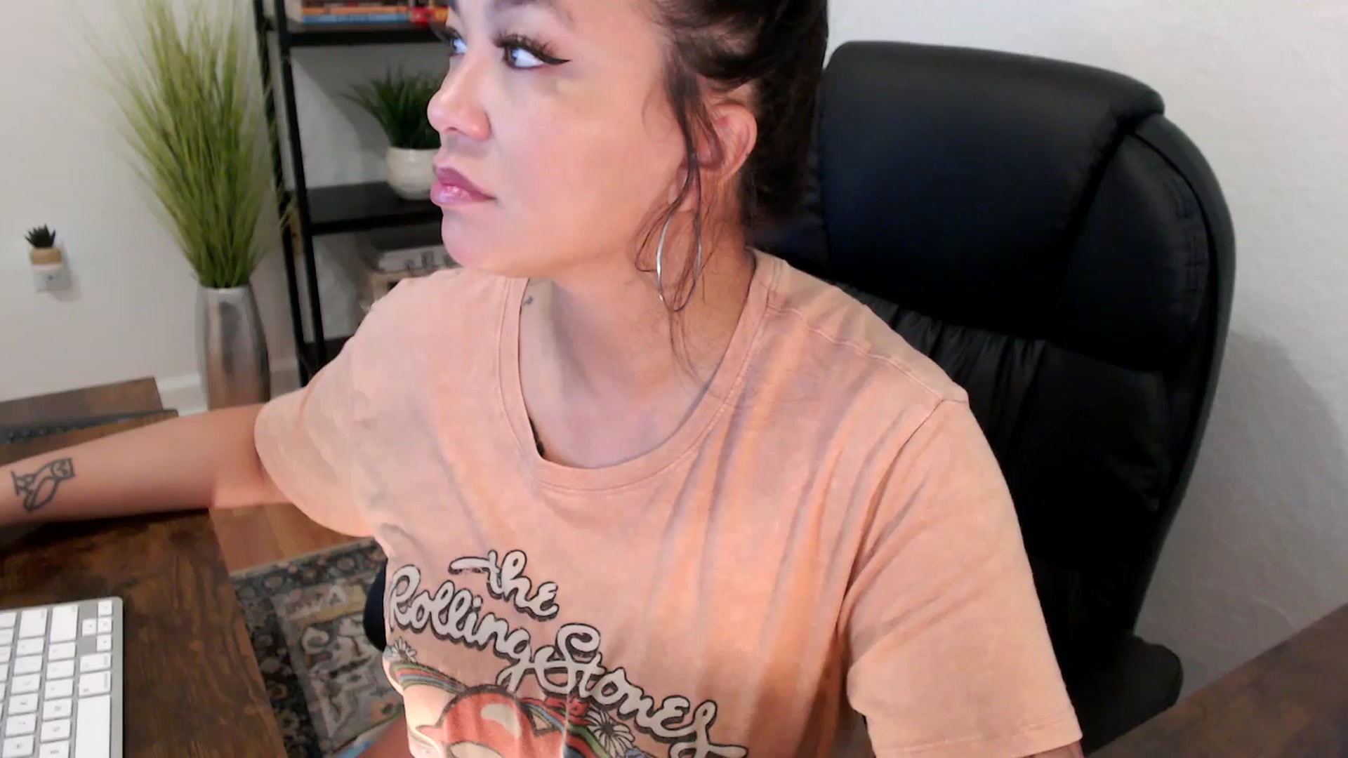 Gallery image thumbnail from MickaylaMinx's myfreecams stream on, 12/10/2024, 16:32 image 18 of 20