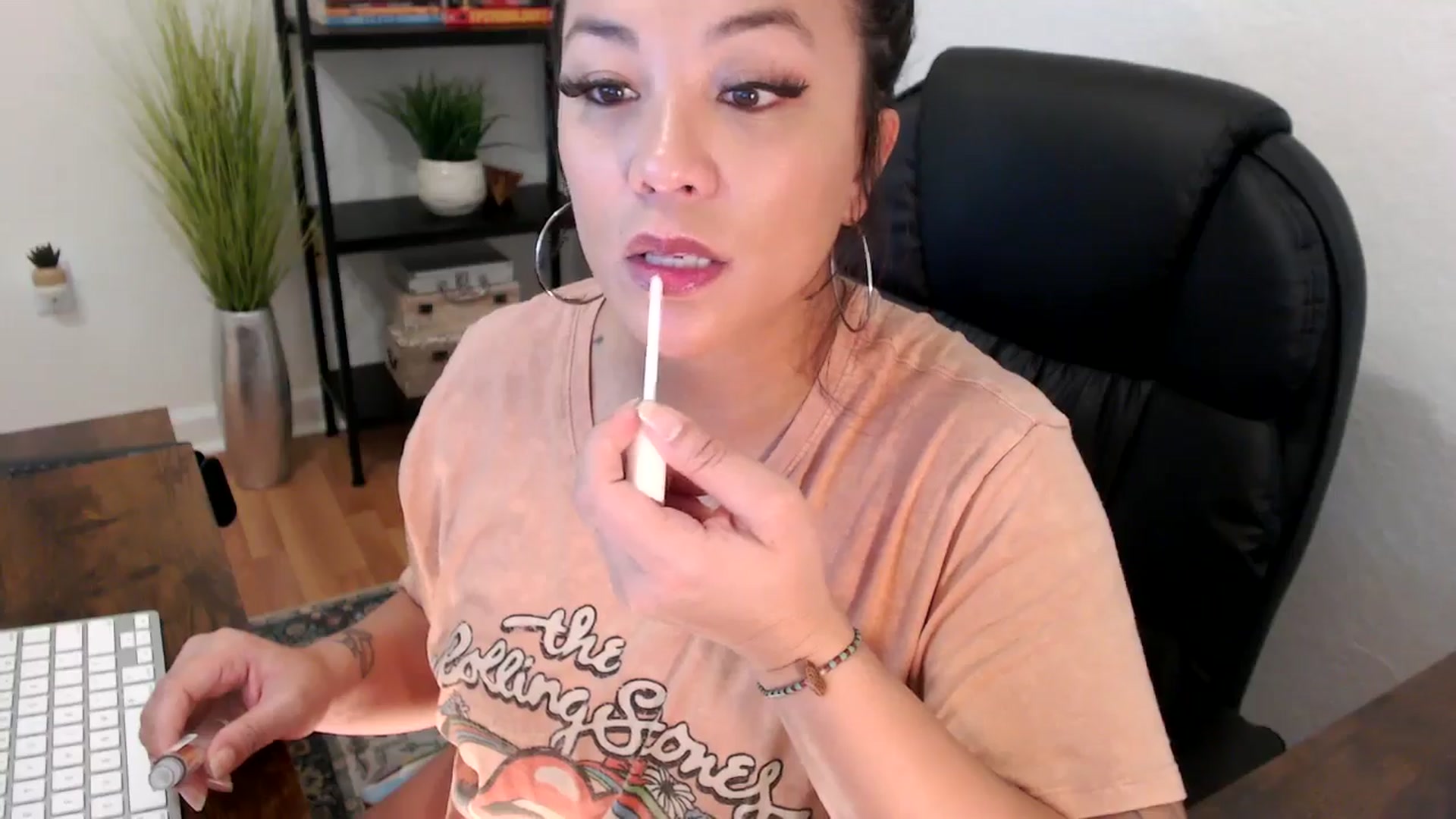 Gallery image thumbnail from MickaylaMinx's myfreecams stream on, 12/10/2024, 16:32 image 16 of 20
