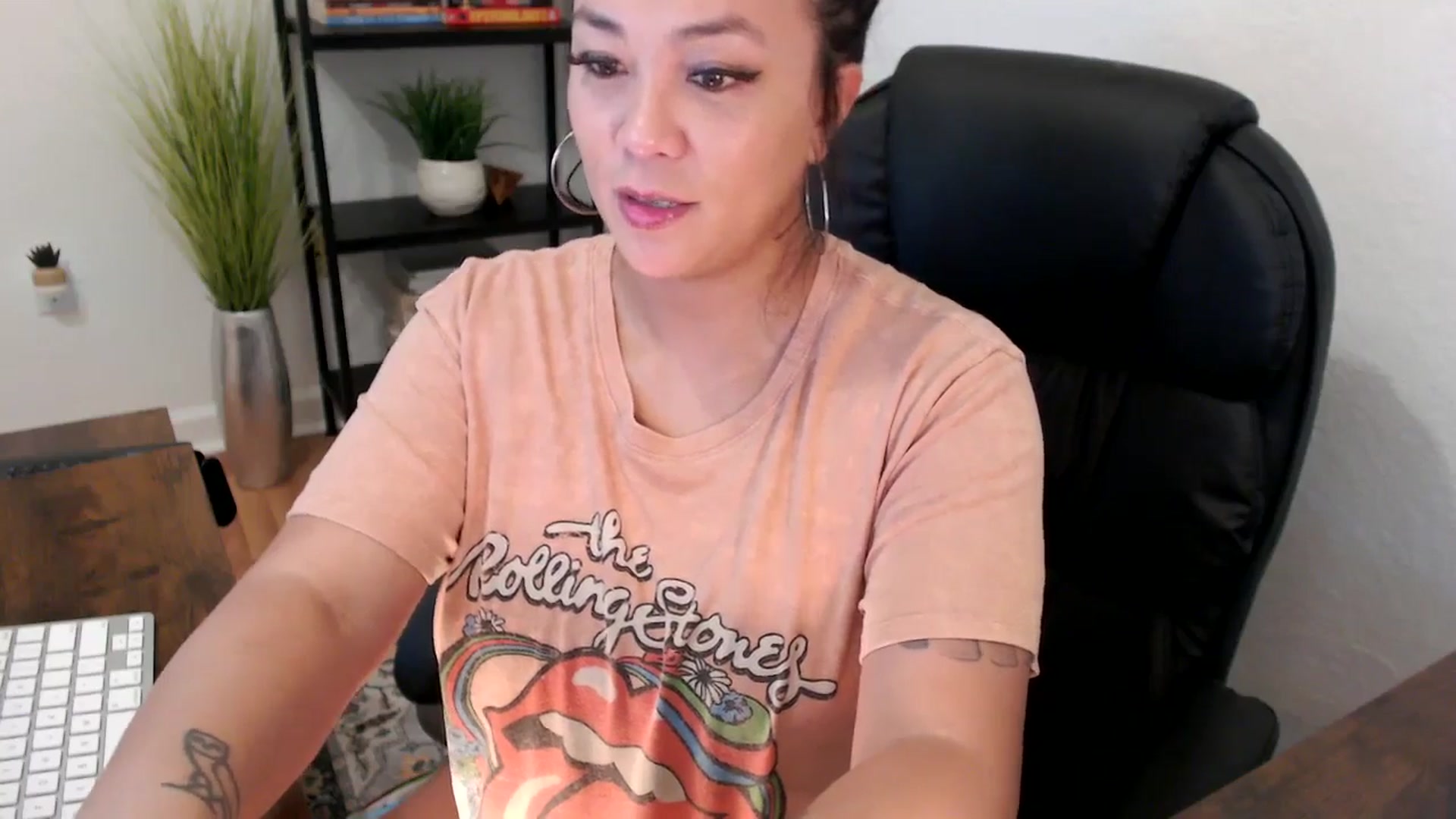 Gallery image thumbnail from MickaylaMinx's myfreecams stream on, 12/10/2024, 16:32 image 15 of 20