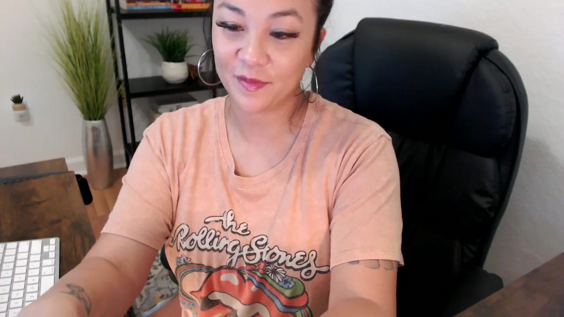 Gallery image thumbnail from MickaylaMinx's myfreecams stream on, 12/10/2024, 16:32 image 5 of 20