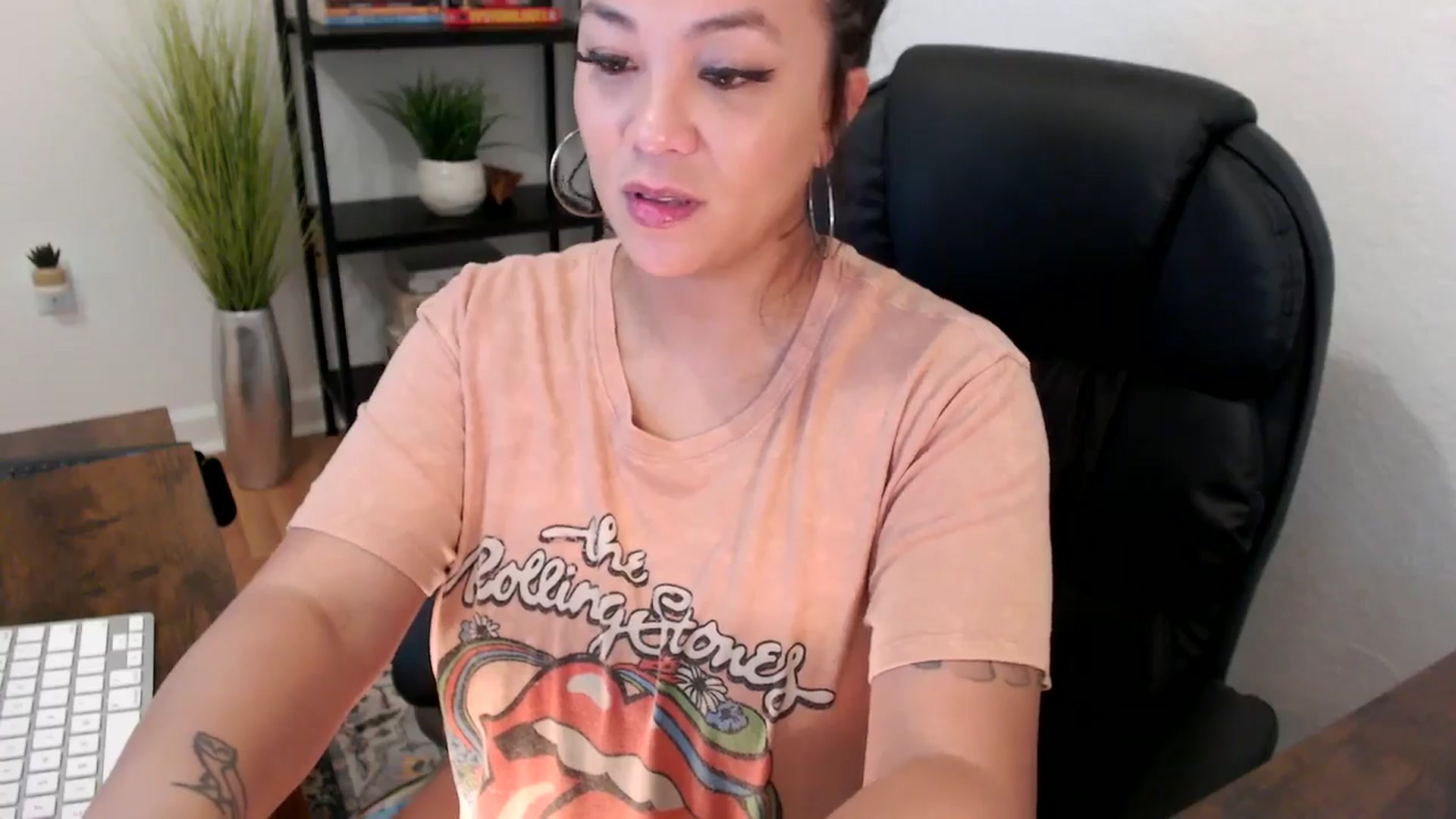 Gallery image thumbnail from MickaylaMinx's myfreecams stream on, 12/10/2024, 16:32 image 14 of 20
