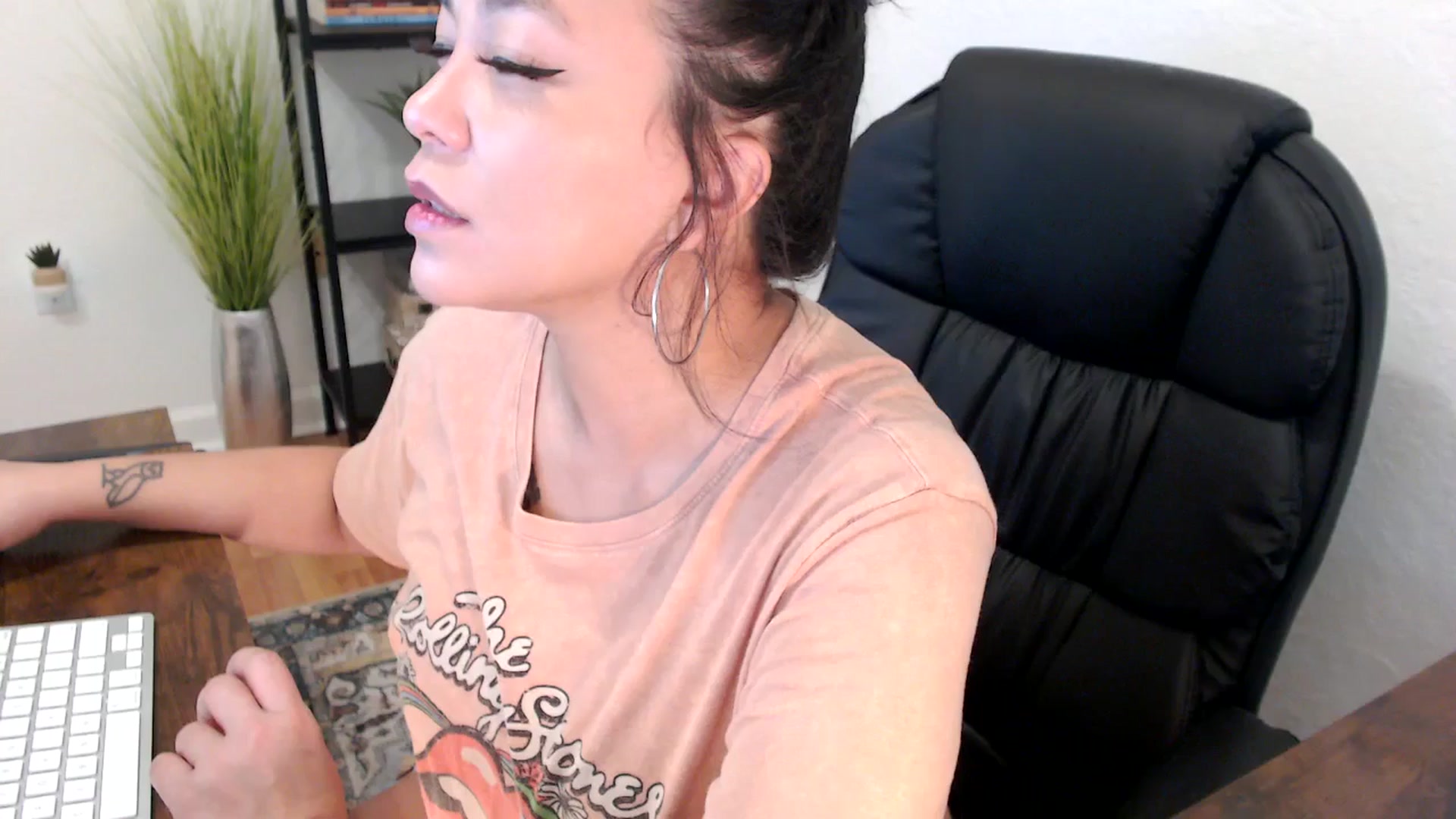 Gallery image thumbnail from MickaylaMinx's myfreecams stream on, 12/10/2024, 16:32 image 1 of 20