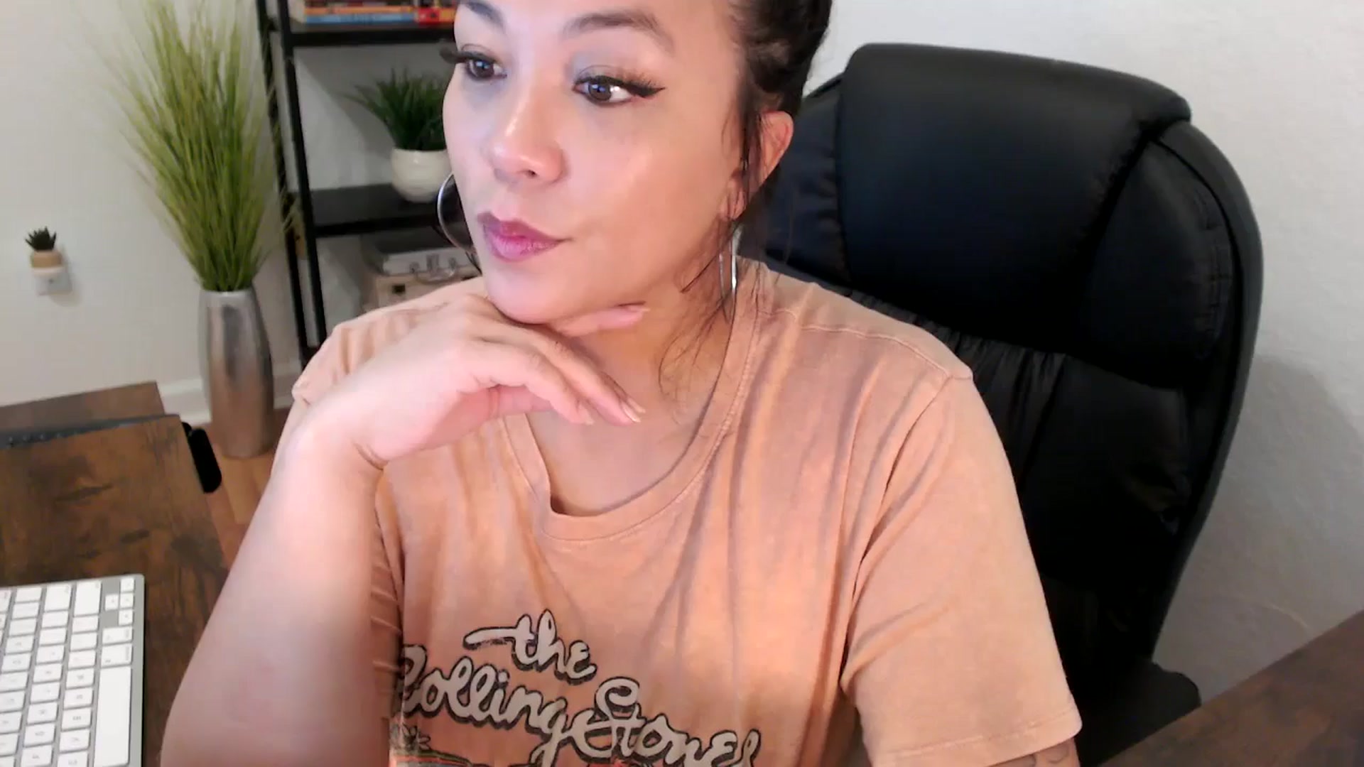 Gallery image thumbnail from MickaylaMinx's myfreecams stream on, 12/10/2024, 16:32 image 12 of 20