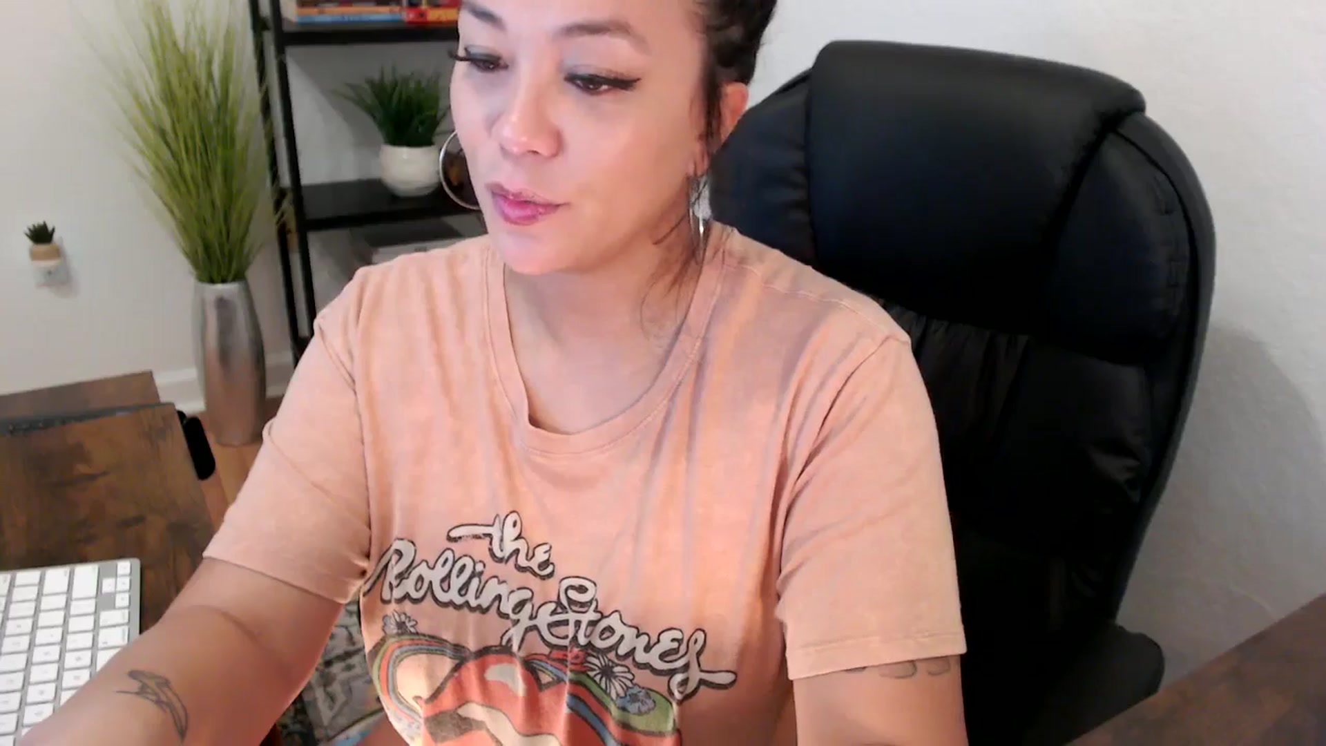 Gallery image thumbnail from MickaylaMinx's myfreecams stream on, 12/10/2024, 16:32 image 13 of 20