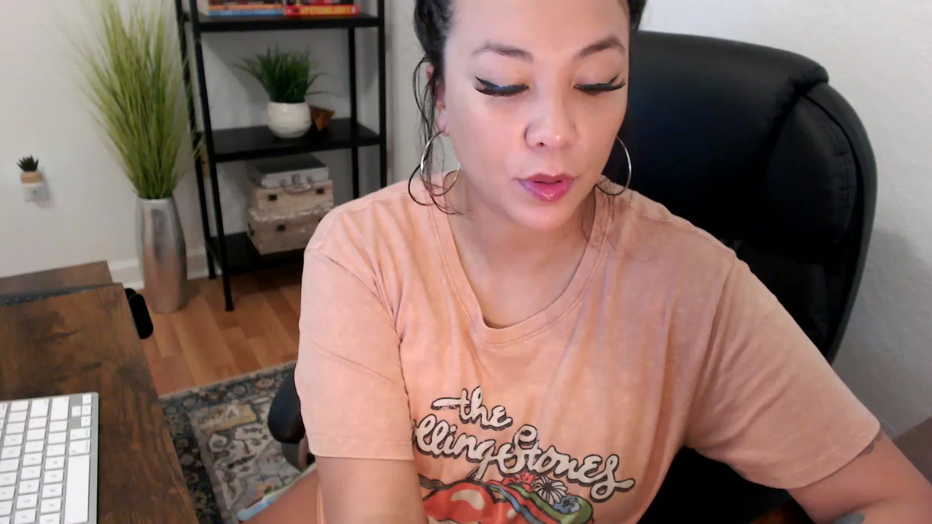 Gallery image thumbnail from MickaylaMinx's myfreecams stream on, 12/10/2024, 16:32 image 4 of 20