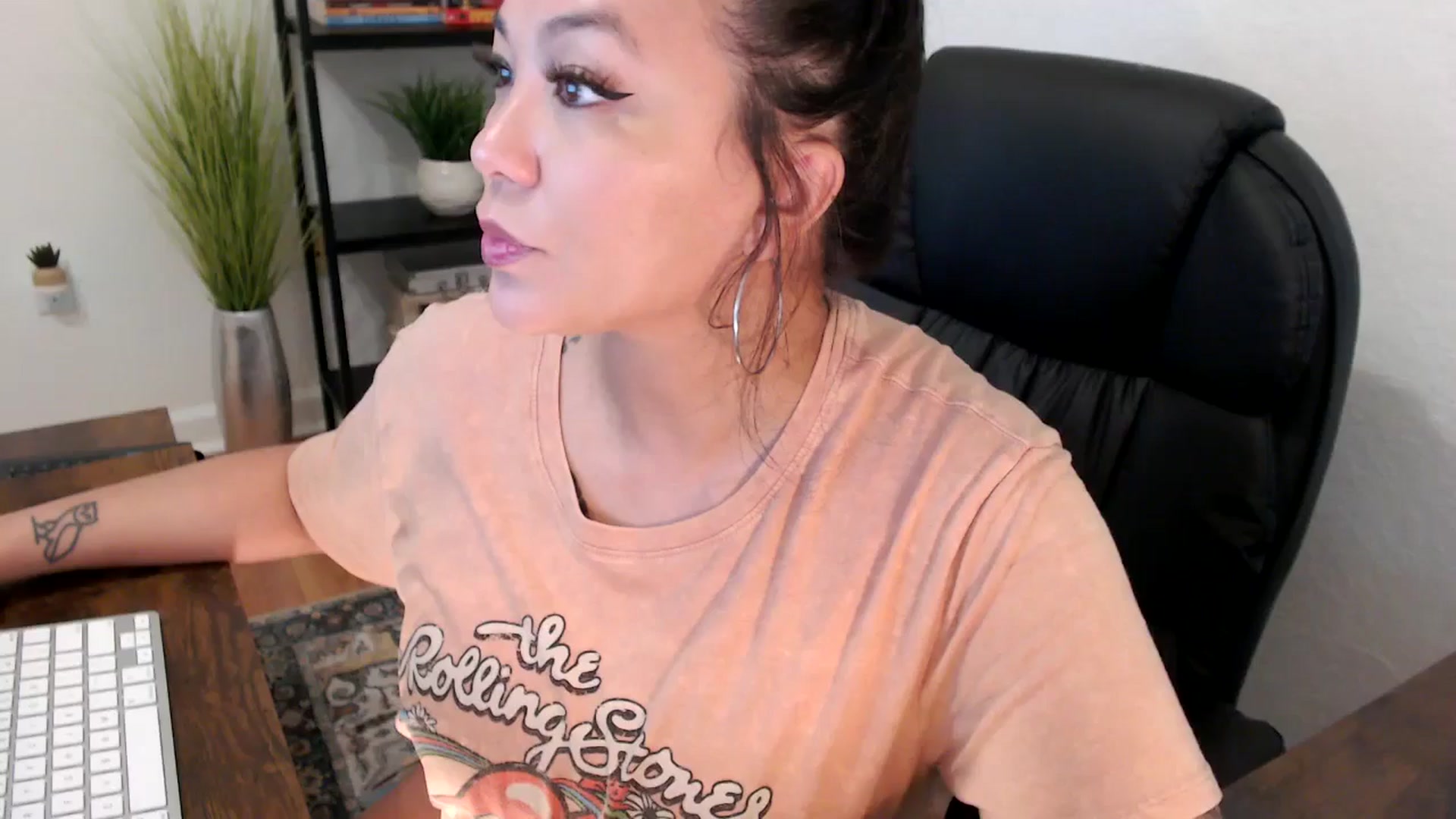 Gallery image thumbnail from MickaylaMinx's myfreecams stream on, 12/10/2024, 16:32 image 17 of 20