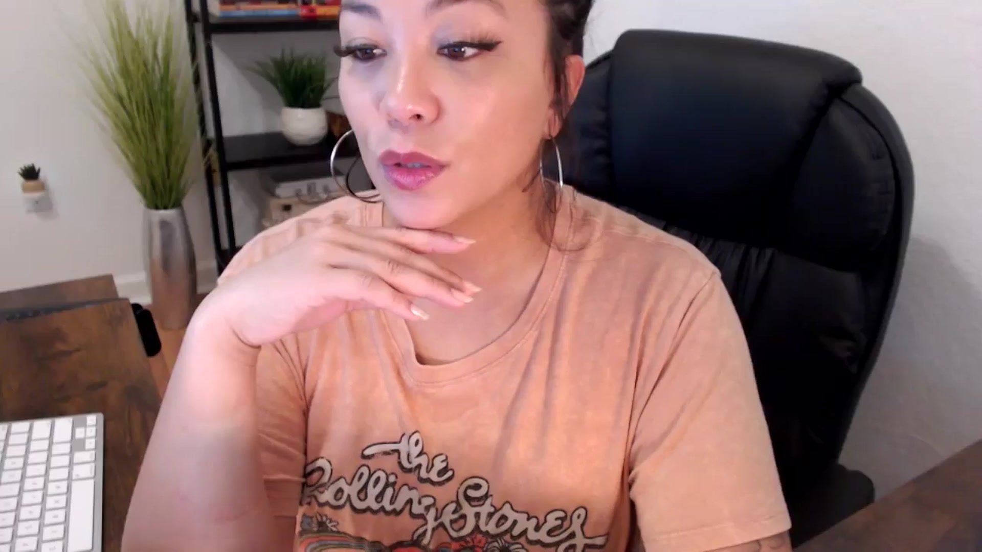 Gallery image thumbnail from MickaylaMinx's myfreecams stream on, 12/10/2024, 16:32 image 2 of 20