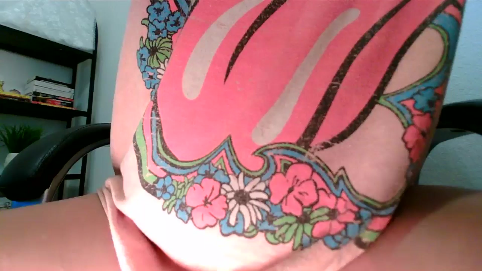 Gallery image thumbnail from MickaylaMinx's myfreecams stream on, 12/10/2024, 17:02 image 7 of 20