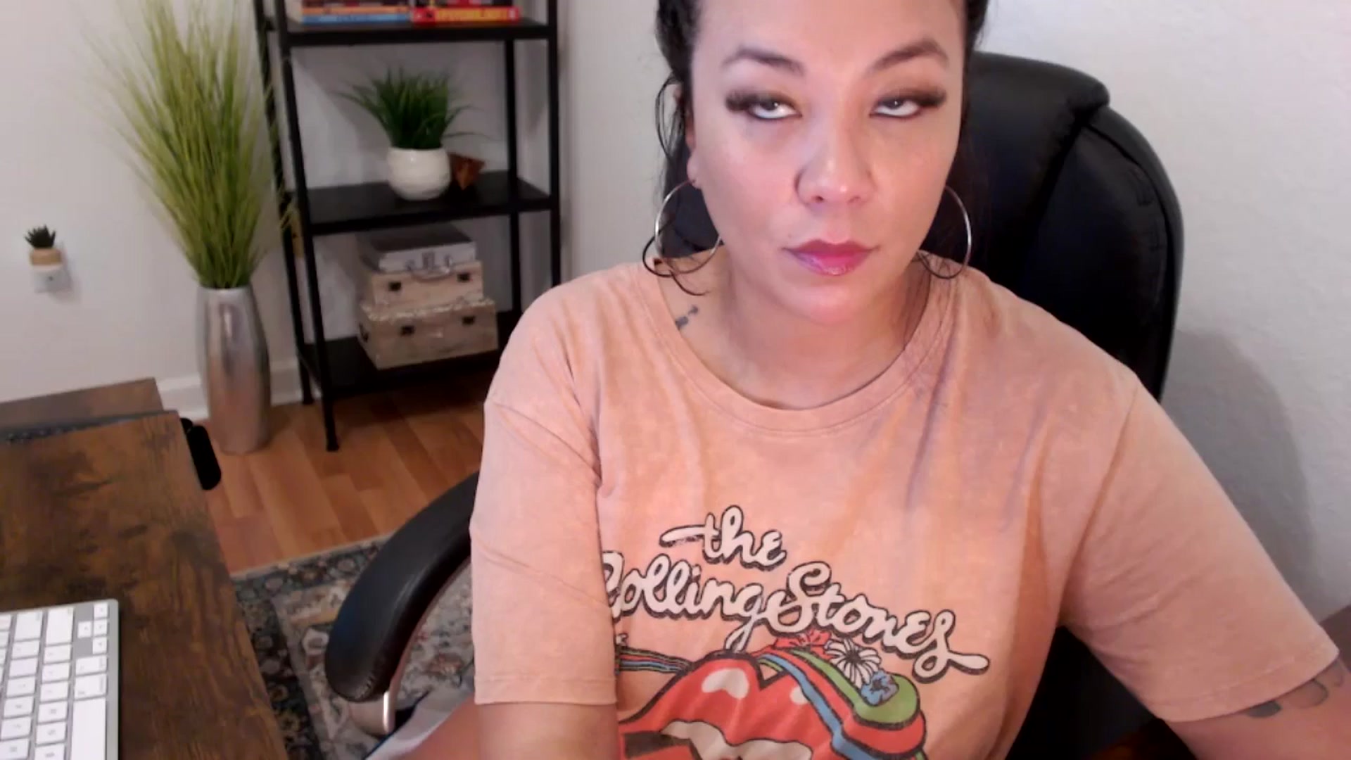 Gallery image thumbnail from MickaylaMinx's myfreecams stream on, 12/10/2024, 17:02 image 1 of 20