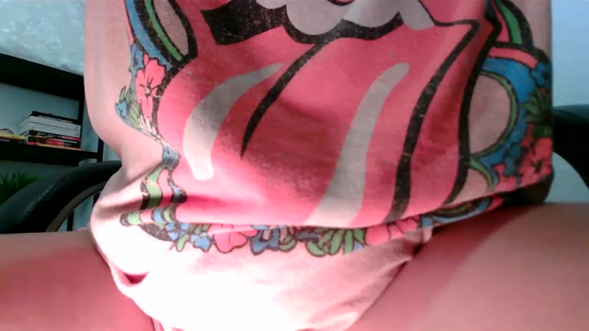 Gallery image thumbnail from MickaylaMinx's myfreecams stream on, 12/10/2024, 17:43 image 13 of 20