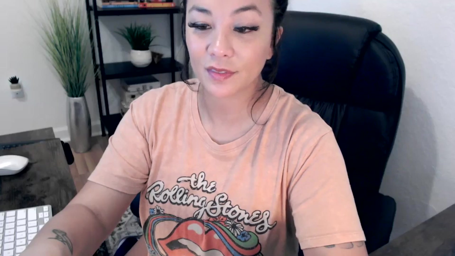 Gallery image thumbnail from MickaylaMinx's myfreecams stream on, 12/10/2024, 18:26 image 9 of 20