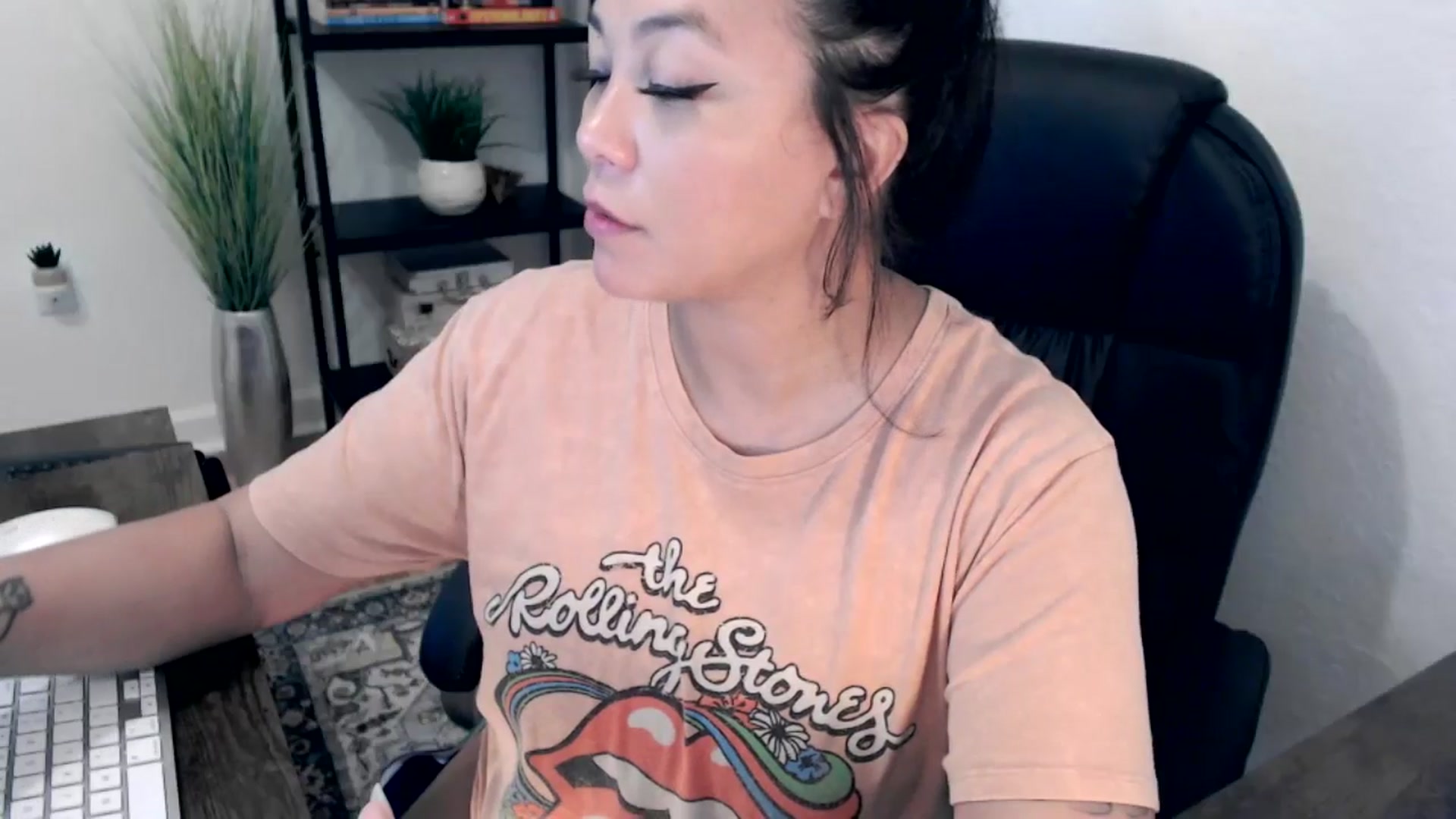 Gallery image thumbnail from MickaylaMinx's myfreecams stream on, 12/10/2024, 18:26 image 7 of 20