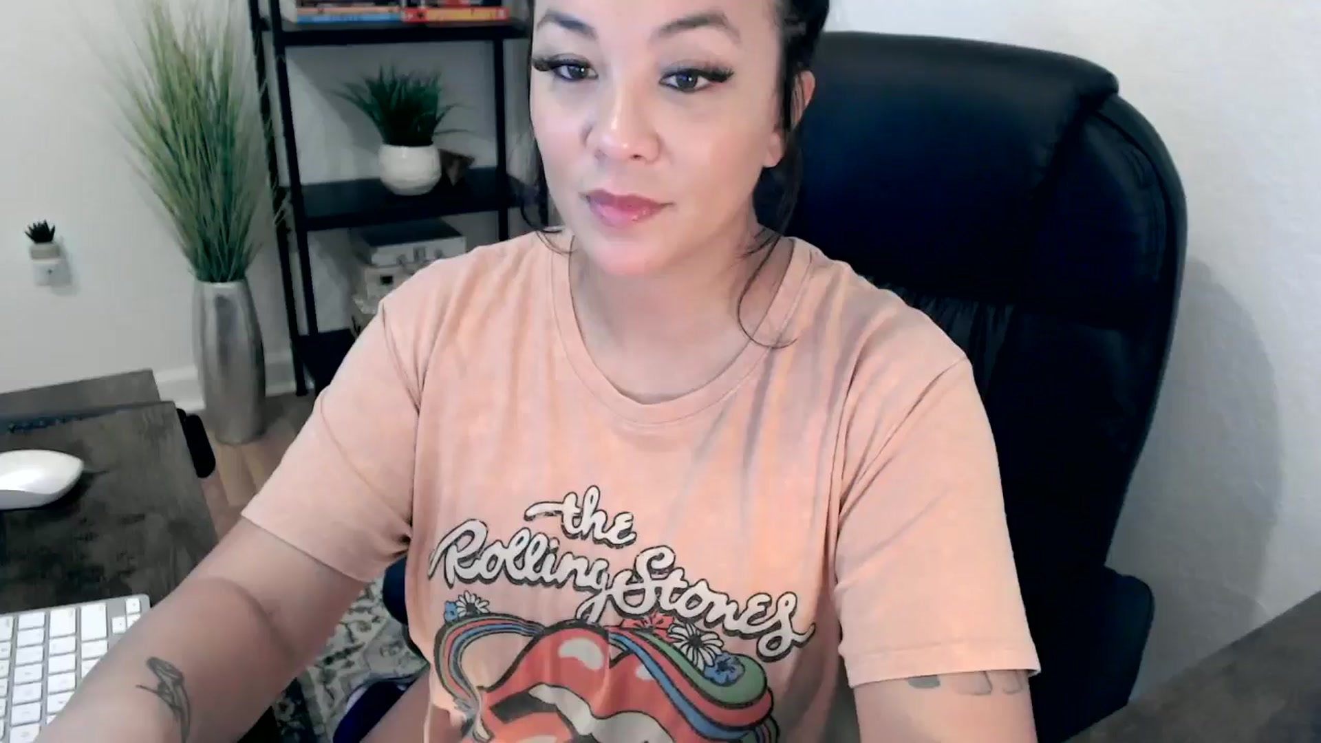 Gallery image thumbnail from MickaylaMinx's myfreecams stream on, 12/10/2024, 18:26 image 8 of 20