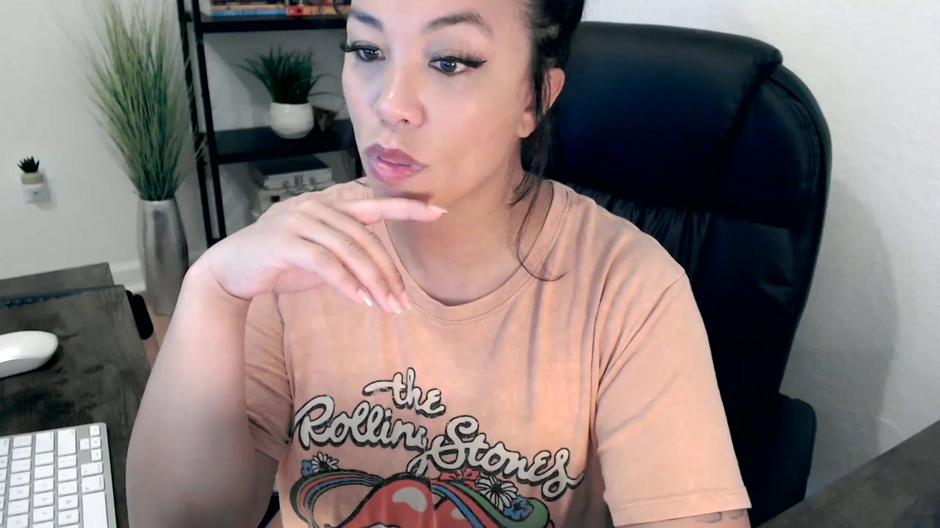 Gallery image thumbnail from MickaylaMinx's myfreecams stream on, 12/10/2024, 18:26 image 6 of 20
