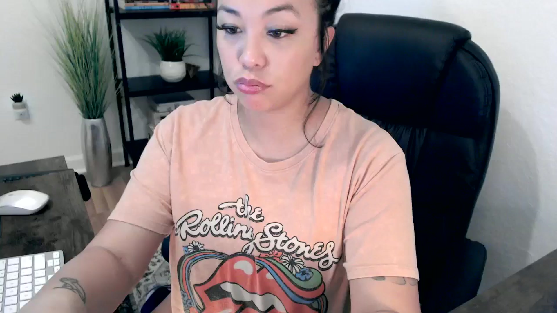 Gallery image thumbnail from MickaylaMinx's myfreecams stream on, 12/10/2024, 18:26 image 5 of 20