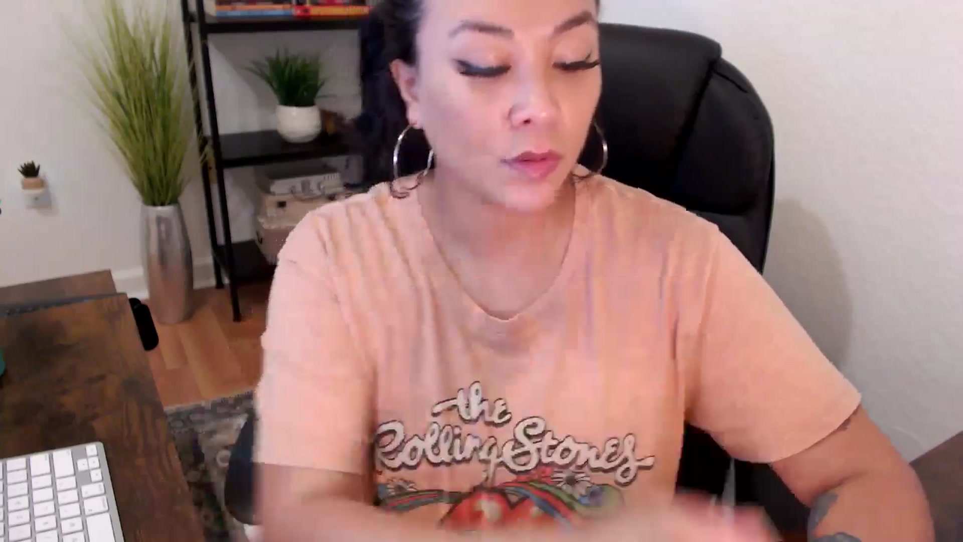 Gallery image thumbnail from MickaylaMinx's myfreecams stream on, 12/10/2024, 20:38 image 8 of 20