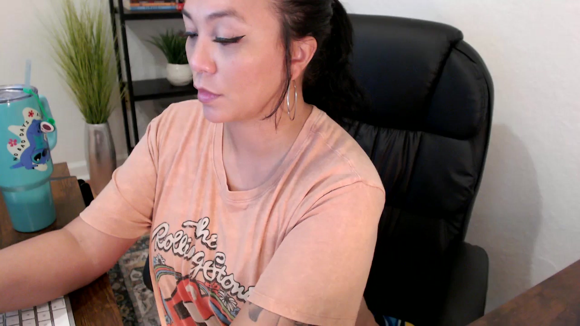 Gallery image thumbnail from MickaylaMinx's myfreecams stream on, 12/10/2024, 20:38 image 3 of 20