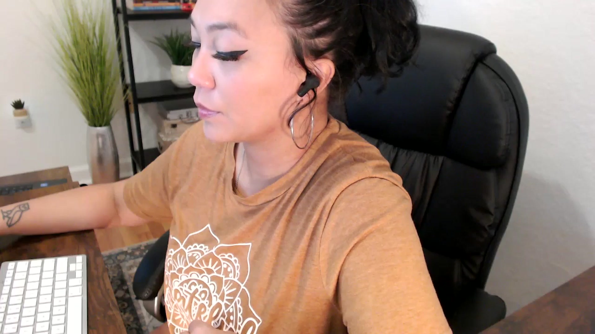 Gallery image thumbnail from MickaylaMinx's myfreecams stream on, 12/11/2024, 16:24 image 16 of 20