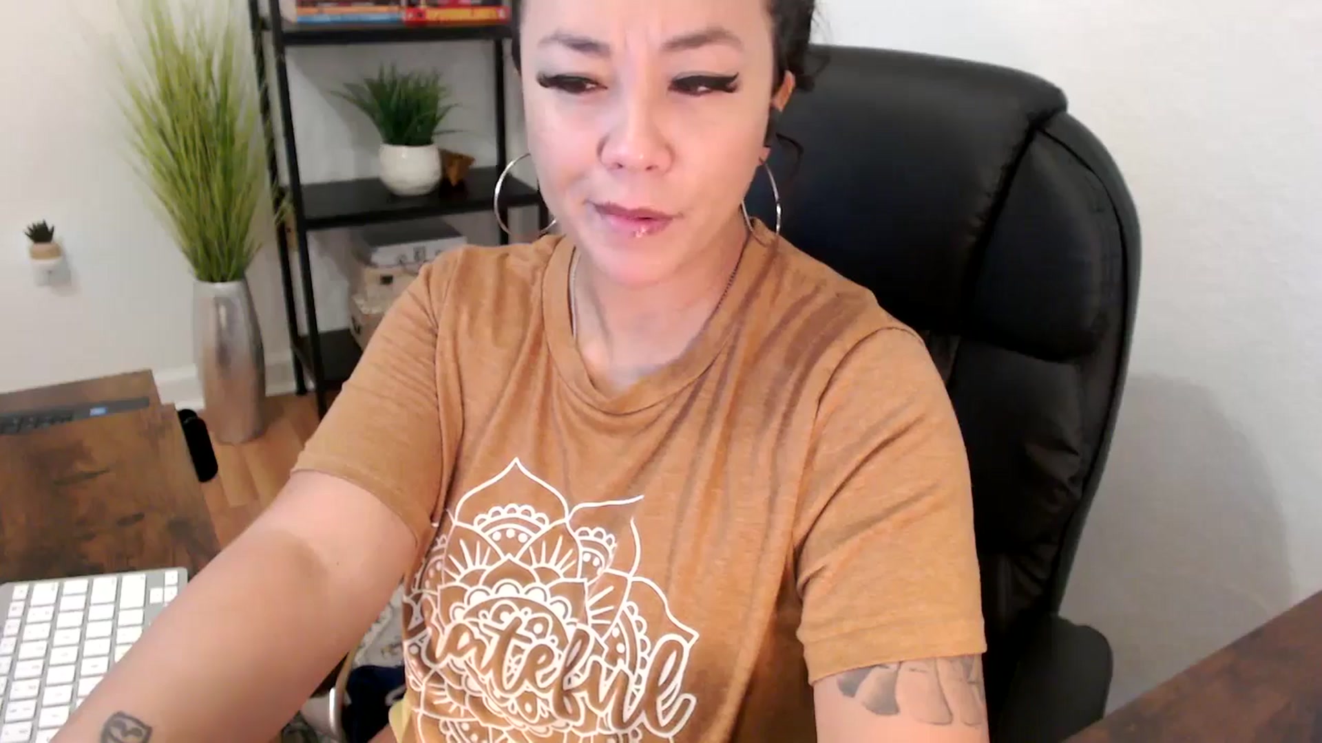Gallery image thumbnail from MickaylaMinx's myfreecams stream on, 12/11/2024, 16:24 image 18 of 20