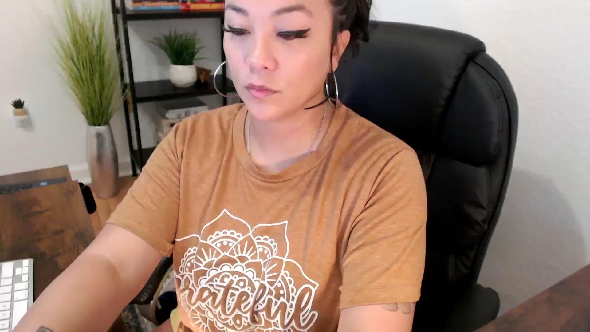 Gallery image thumbnail from MickaylaMinx's myfreecams stream on, 12/11/2024, 16:24 image 6 of 20