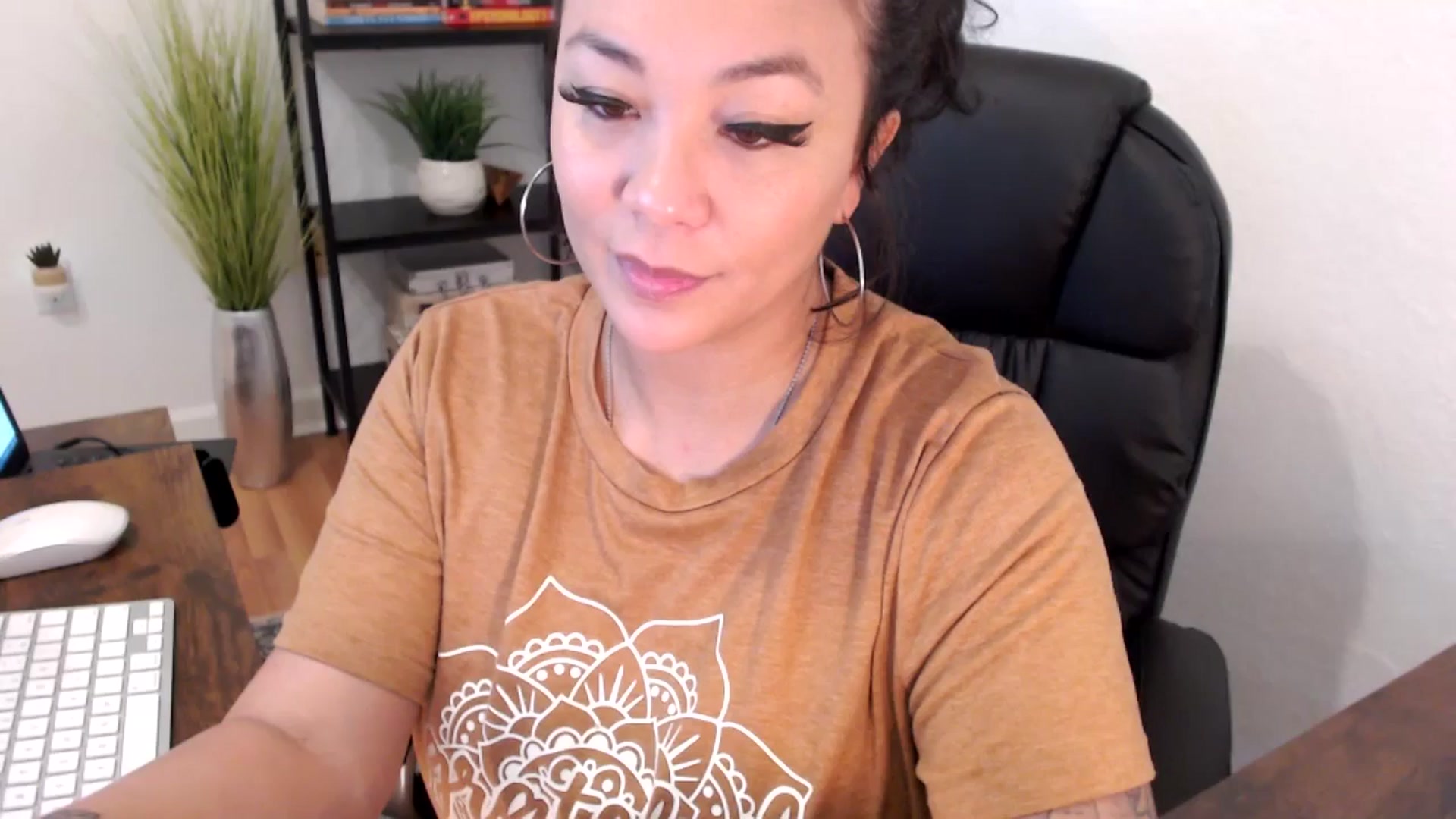 Gallery image thumbnail from MickaylaMinx's myfreecams stream on, 12/11/2024, 19:26 image 1 of 20
