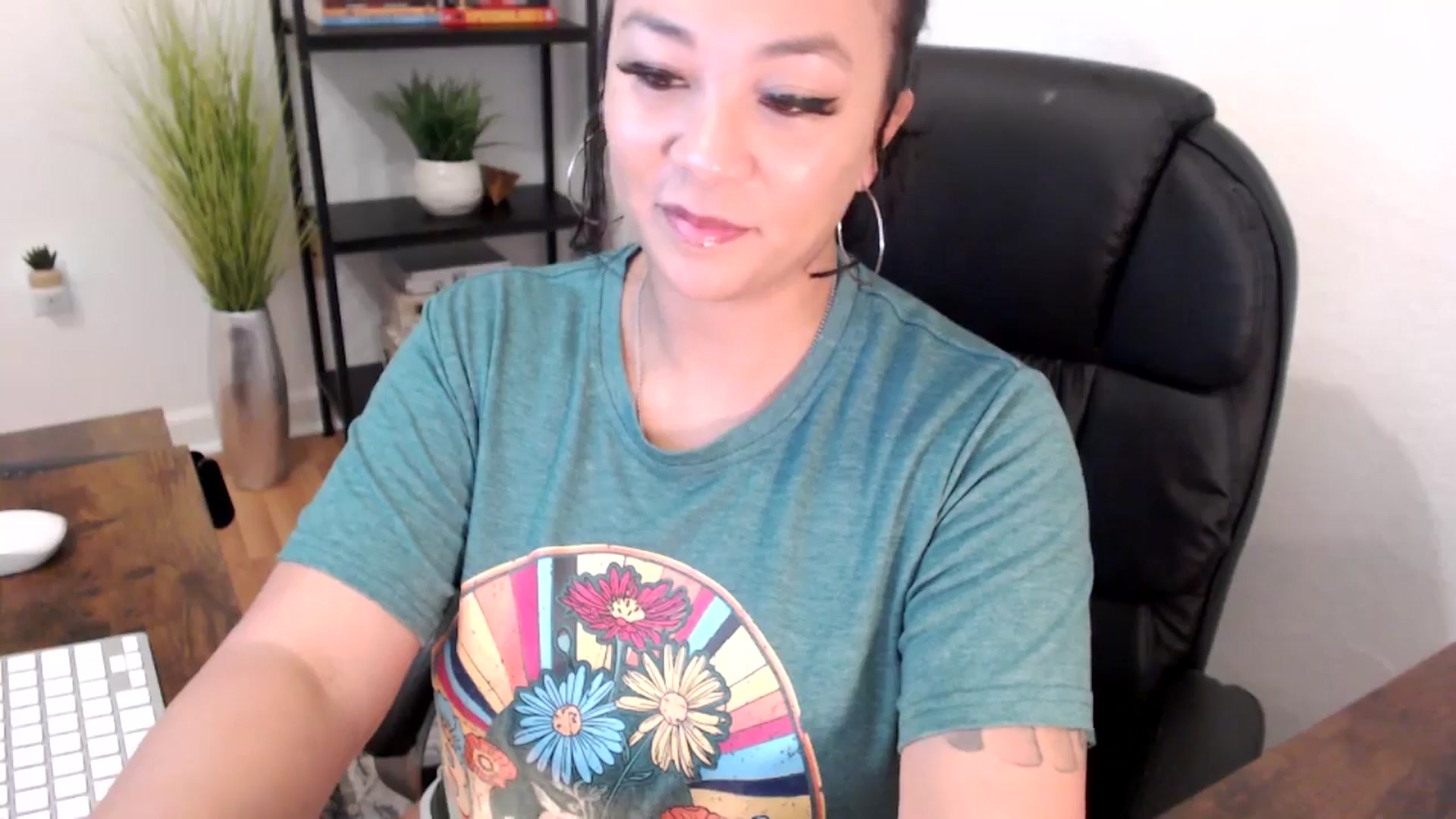 Gallery image thumbnail from MickaylaMinx's myfreecams stream on, 12/12/2024, 17:09 image 13 of 20