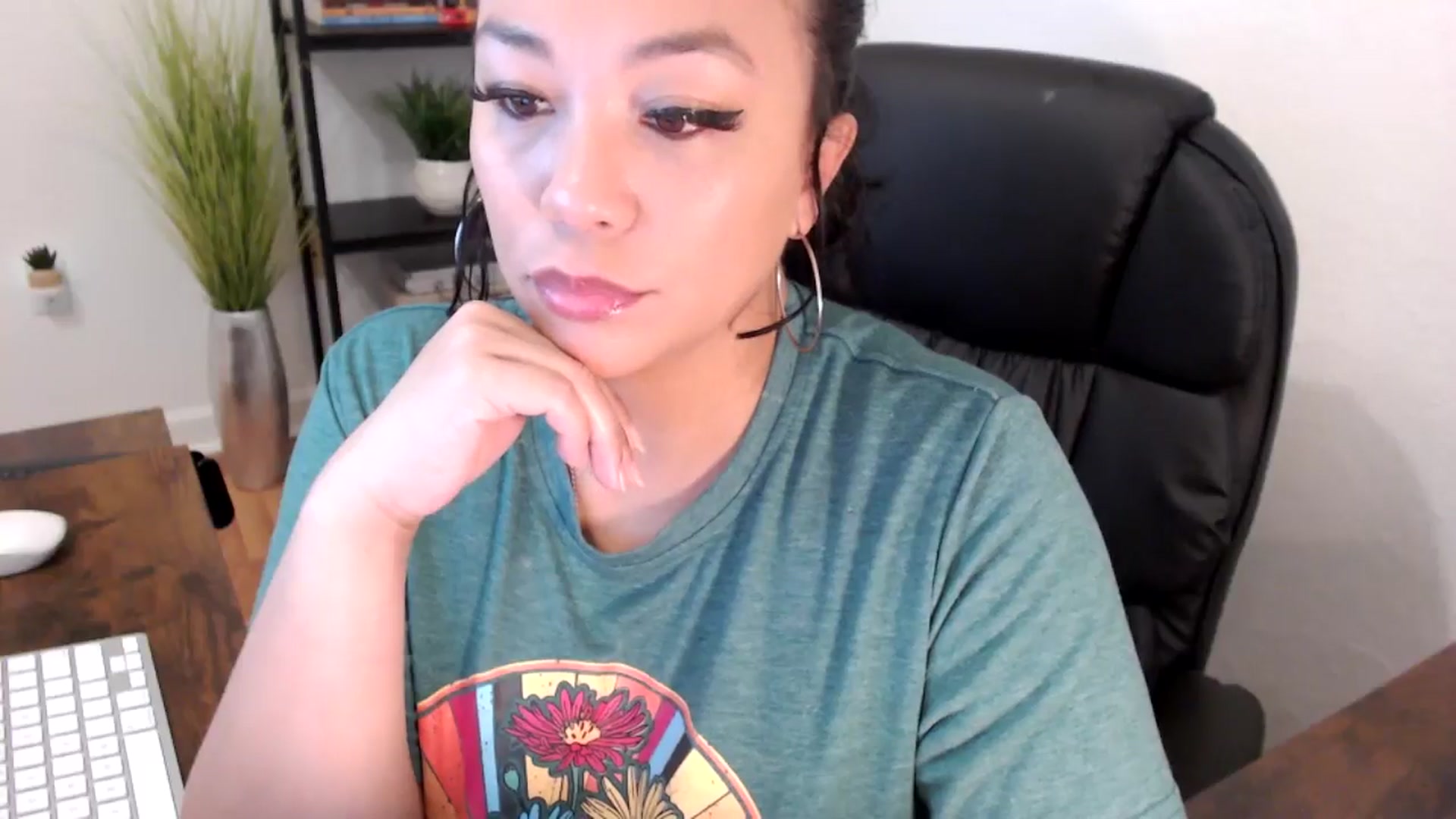 Gallery image thumbnail from MickaylaMinx's myfreecams stream on, 12/12/2024, 17:09 image 12 of 20