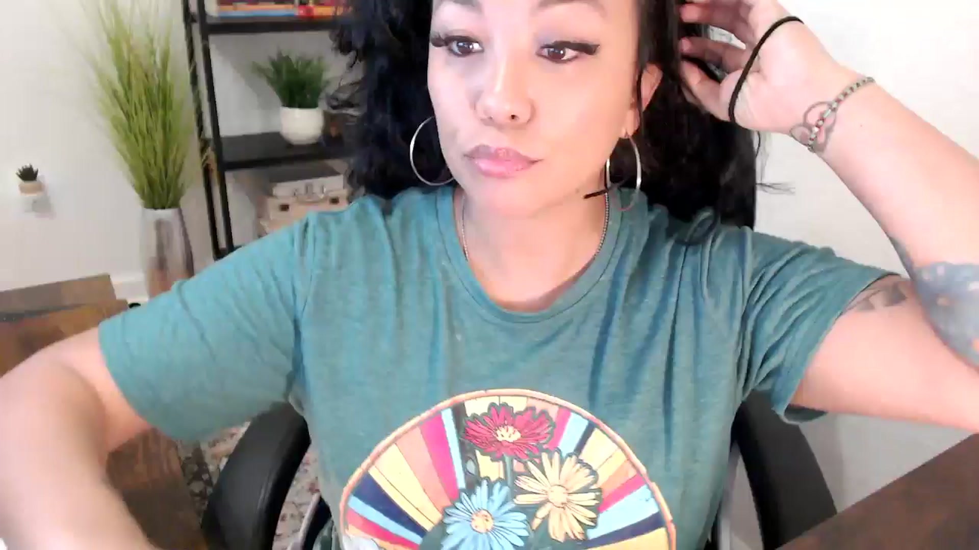 Gallery image thumbnail from MickaylaMinx's myfreecams stream on, 12/12/2024, 17:09 image 1 of 20