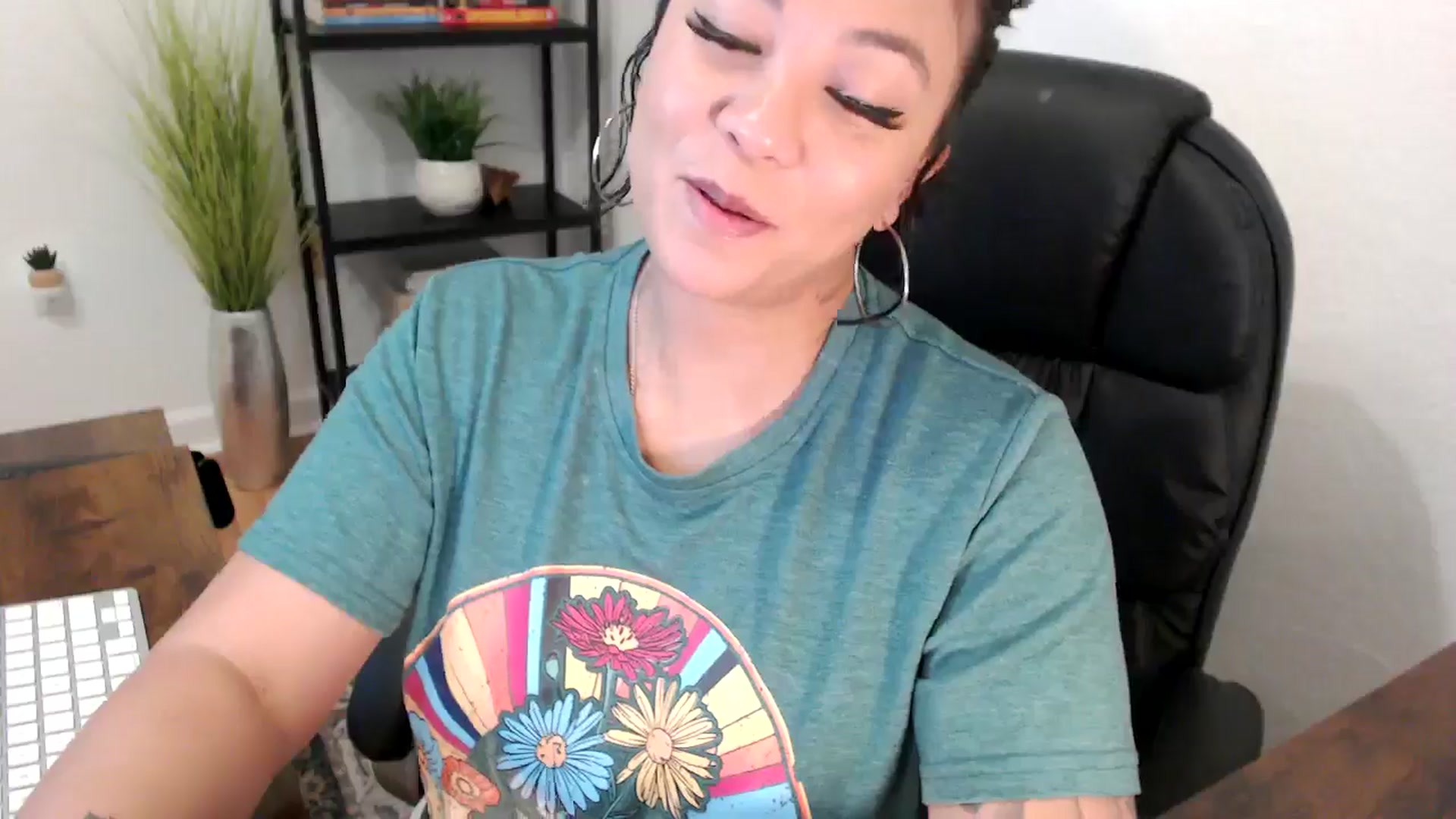Gallery image thumbnail from MickaylaMinx's myfreecams stream on, 12/12/2024, 17:09 image 8 of 20